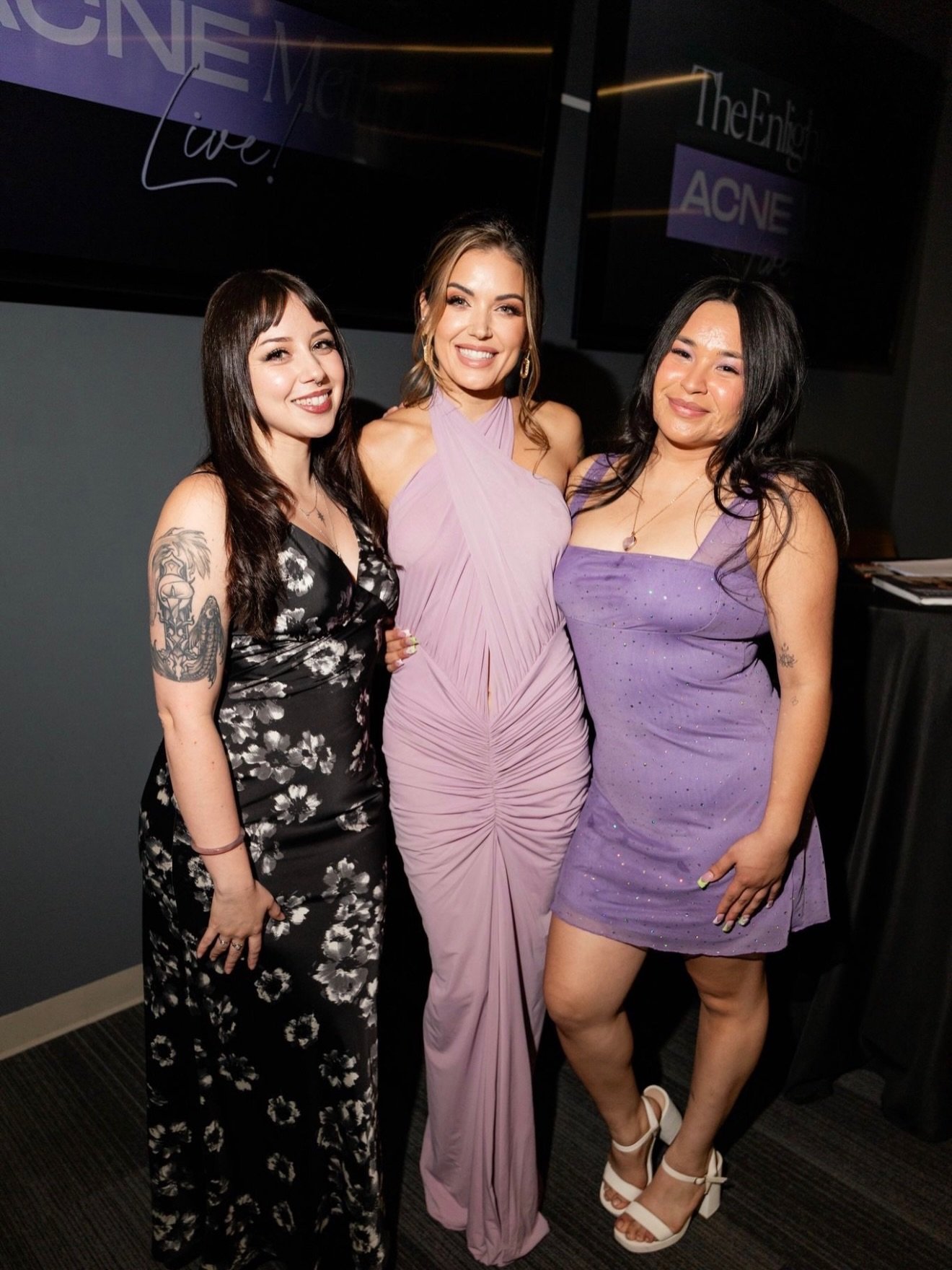 So many beautiful souls, not enough upload space&hellip;

🦋💜🌸📕💋👯&zwj;♀️👑

The Enlightened Acne Method LIVE! 💜
