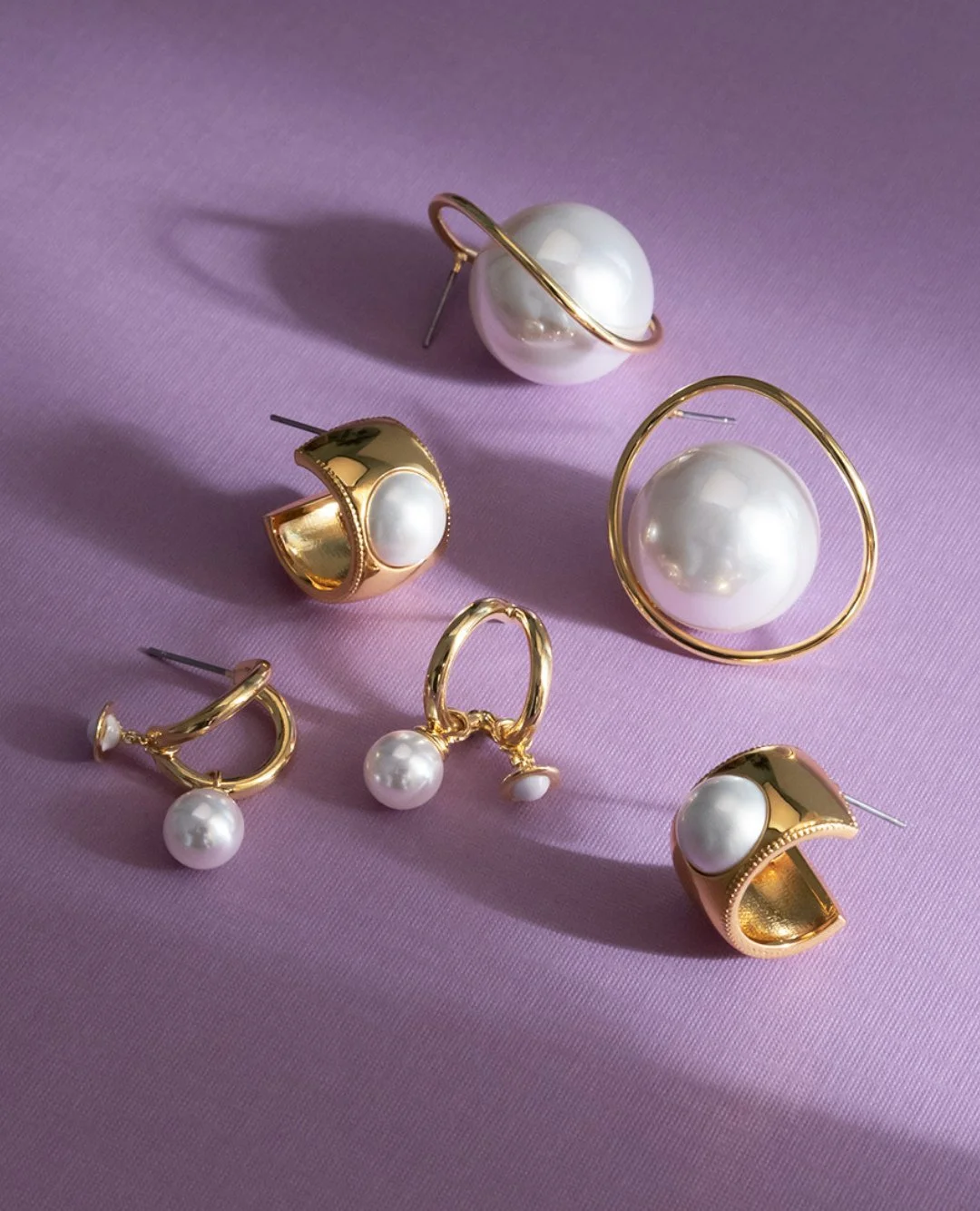 A peek into the jewelry box on SHOPPE ONLINE:⁠
⁠
@vioroojewelry⁠
@capajoyeria⁠
@chanluu⁠
@finn.design⁠
@janissavitt⁠
@jaxkelly⁠
⁠
Link in bio!