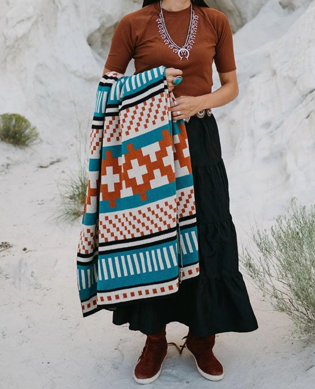 Ways to keep warm on SHOPPE ONLINE:⁠
⁠
@seekandswoon via Portland Supply⁠
@bellewaera⁠
@bluemefragrance⁠
@nishiguchikutsushita⁠
@yanawaranyc⁠
@bellocq⁠
⁠
Link in bio!⁠