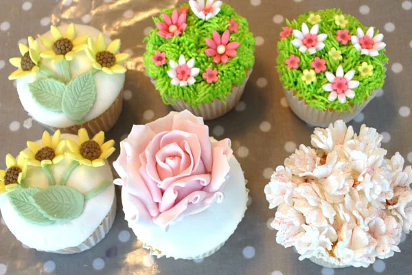 flowers-in-bloom-cupcakes.jpg