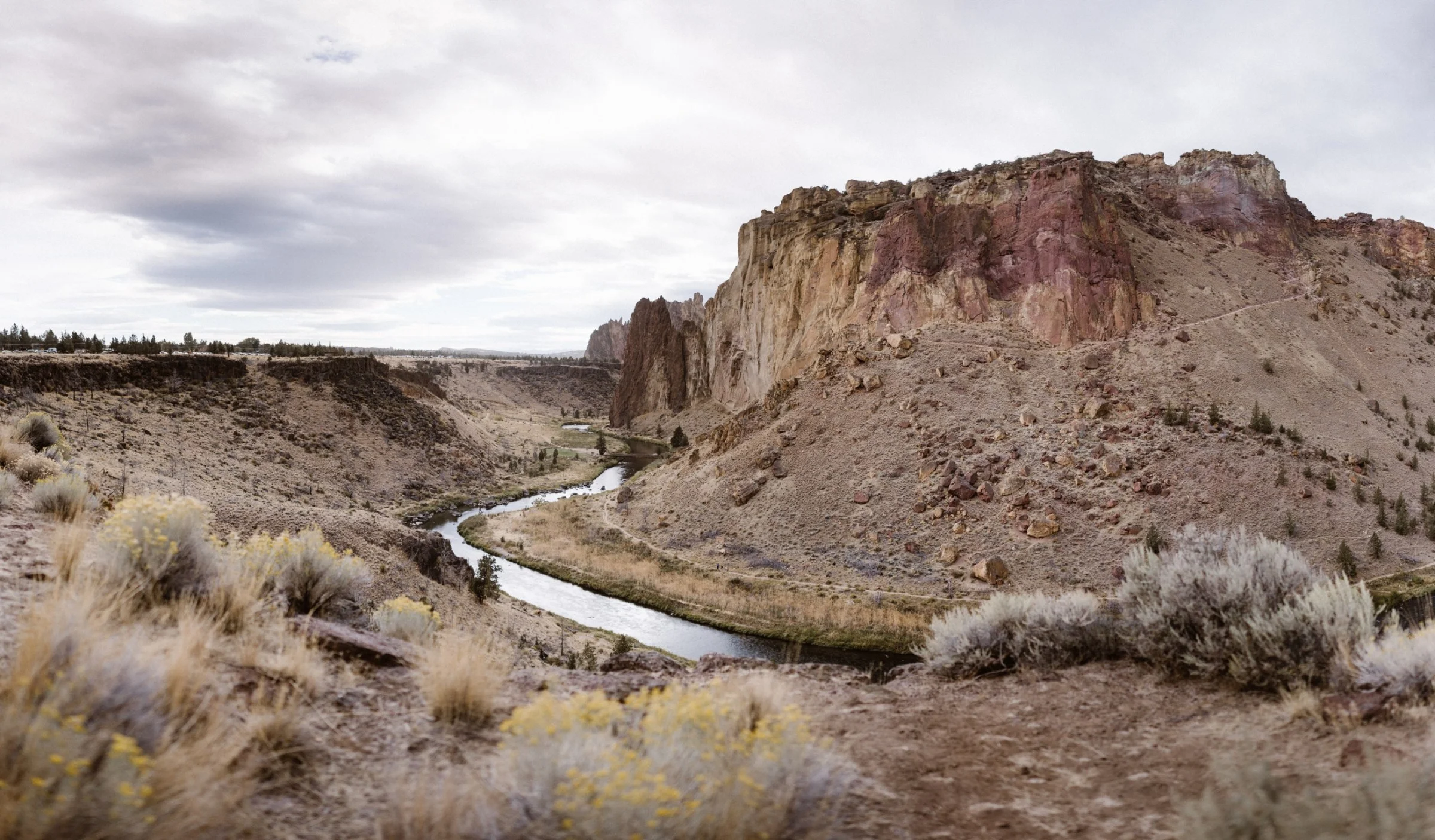 TONY-GAMBINO-BEND-OREGON-WEDDING-PHOTOGRAPHER-_1211 SMITH ROCK CEREMONY VENUE.jpg