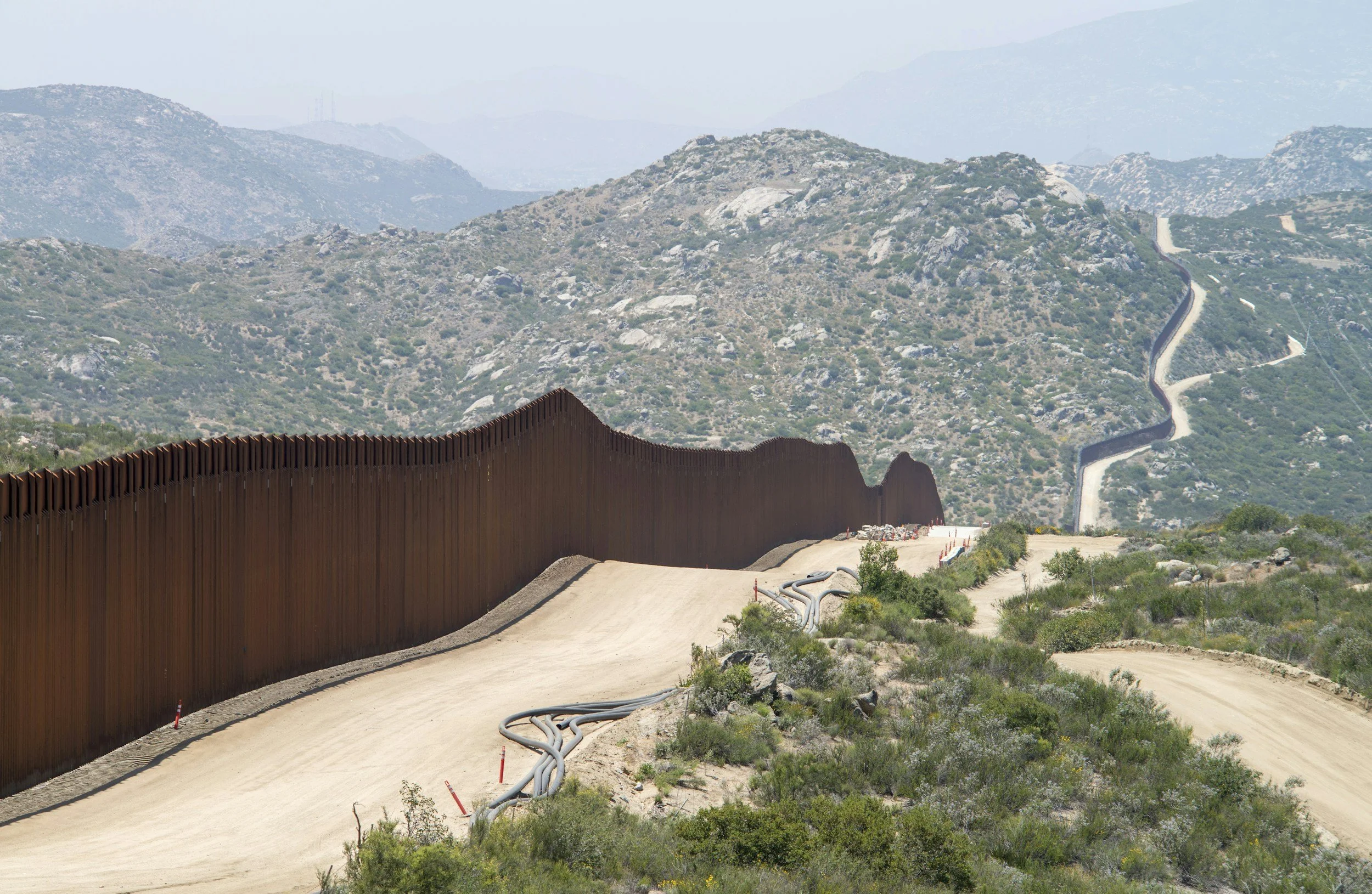 Borderlines and Borderlands: A Renewed Perspective