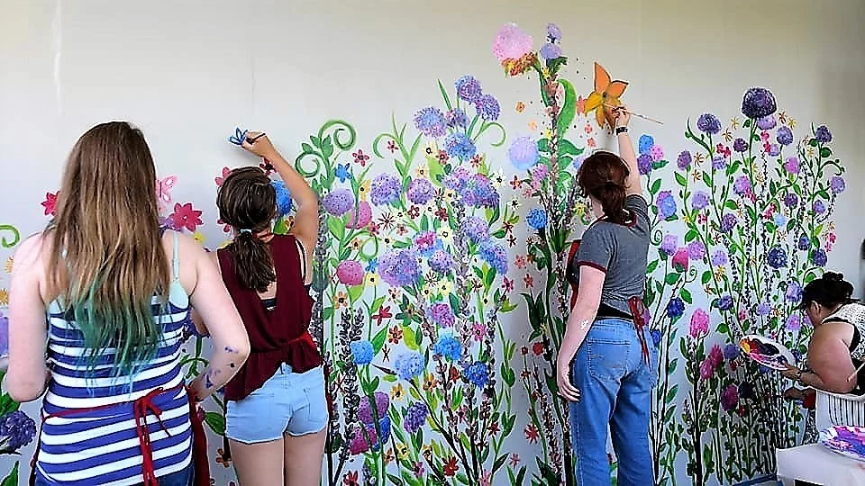 WALL FLOWERS- PAINT A WALL AT YOUR PLACE