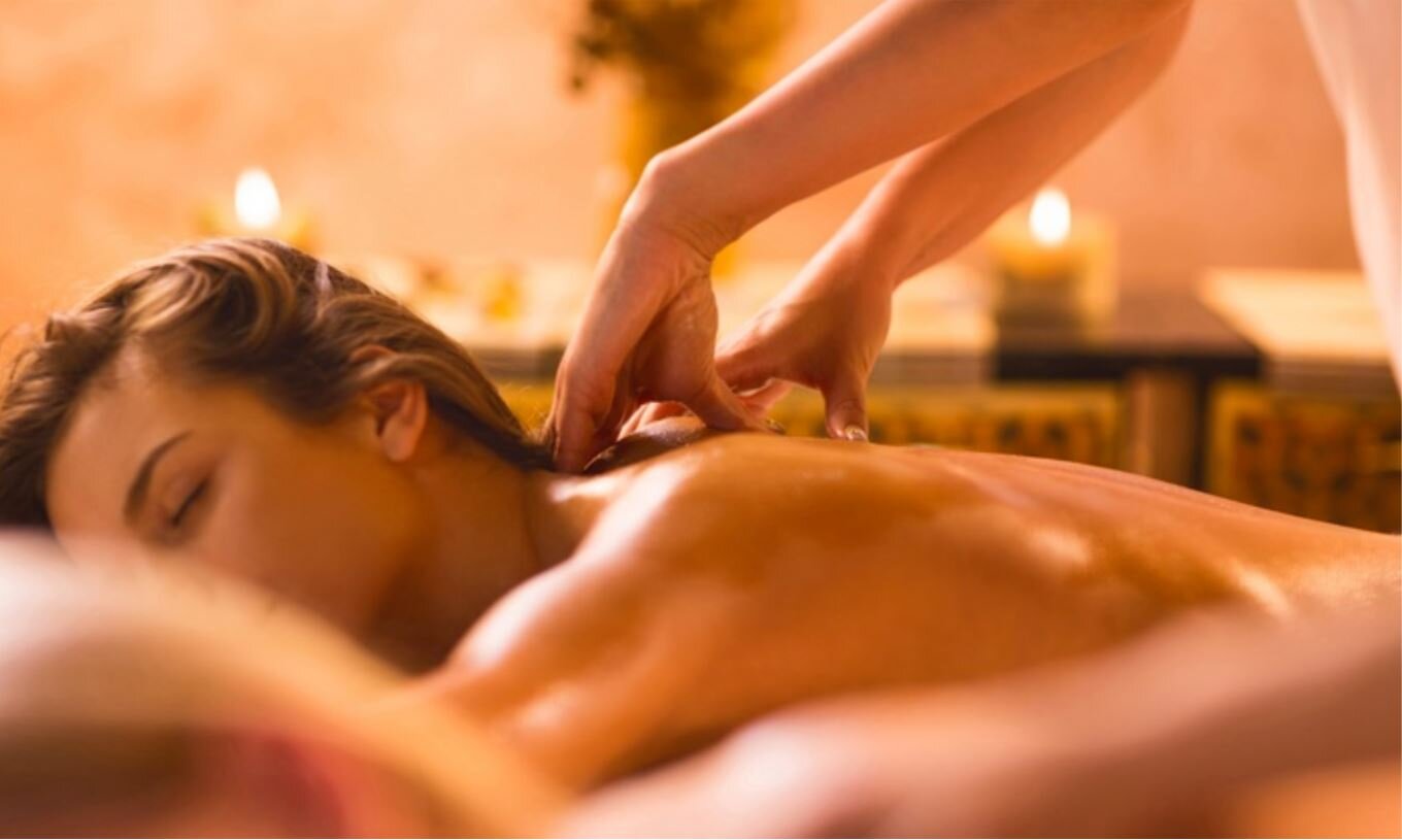 Onlyfans massage. Массаж тела. Масляный массаж. Тайский массаж спины. Тайский массаж для женщин.