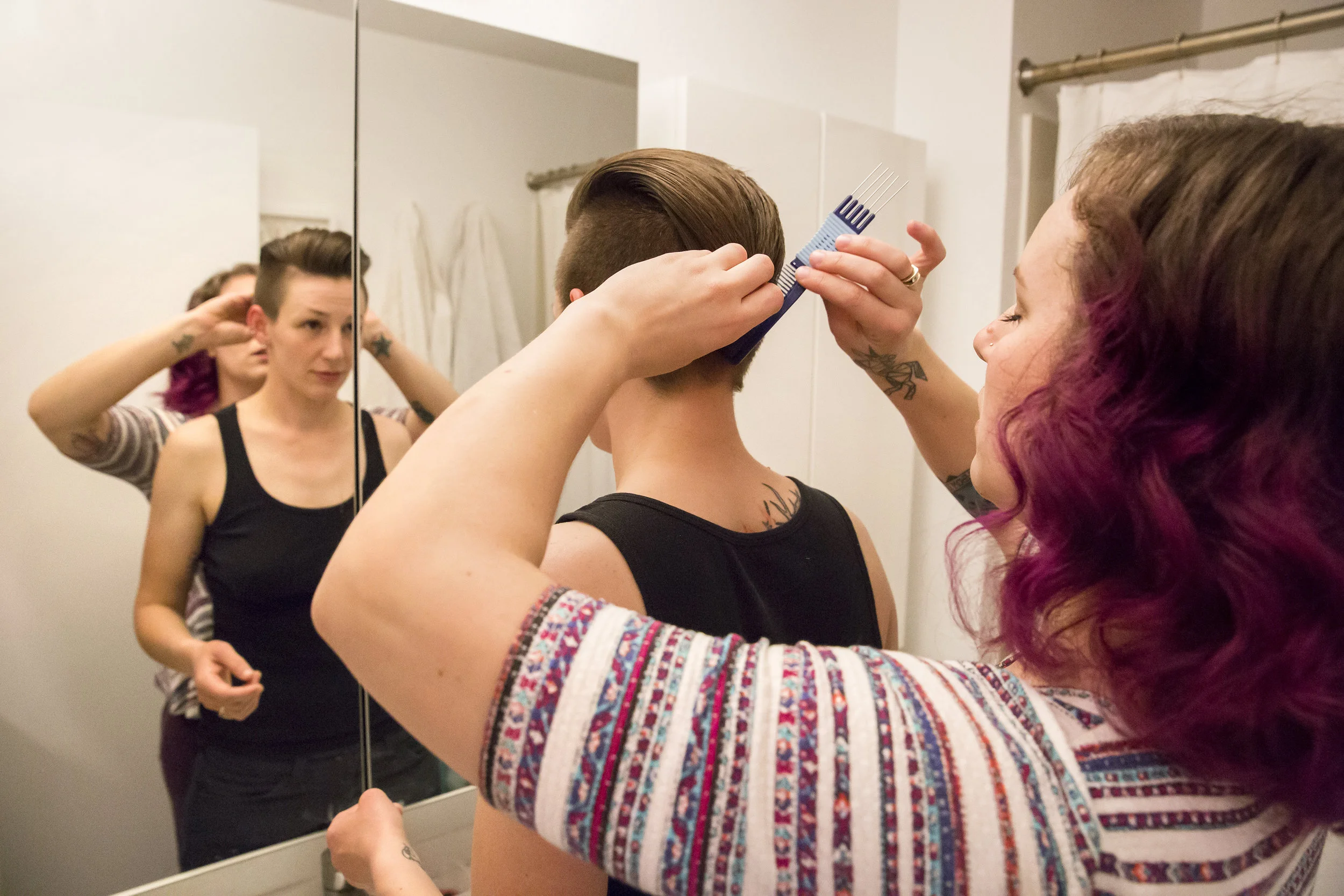 39_2017_DragKingGettingReady_bhs29.jpg