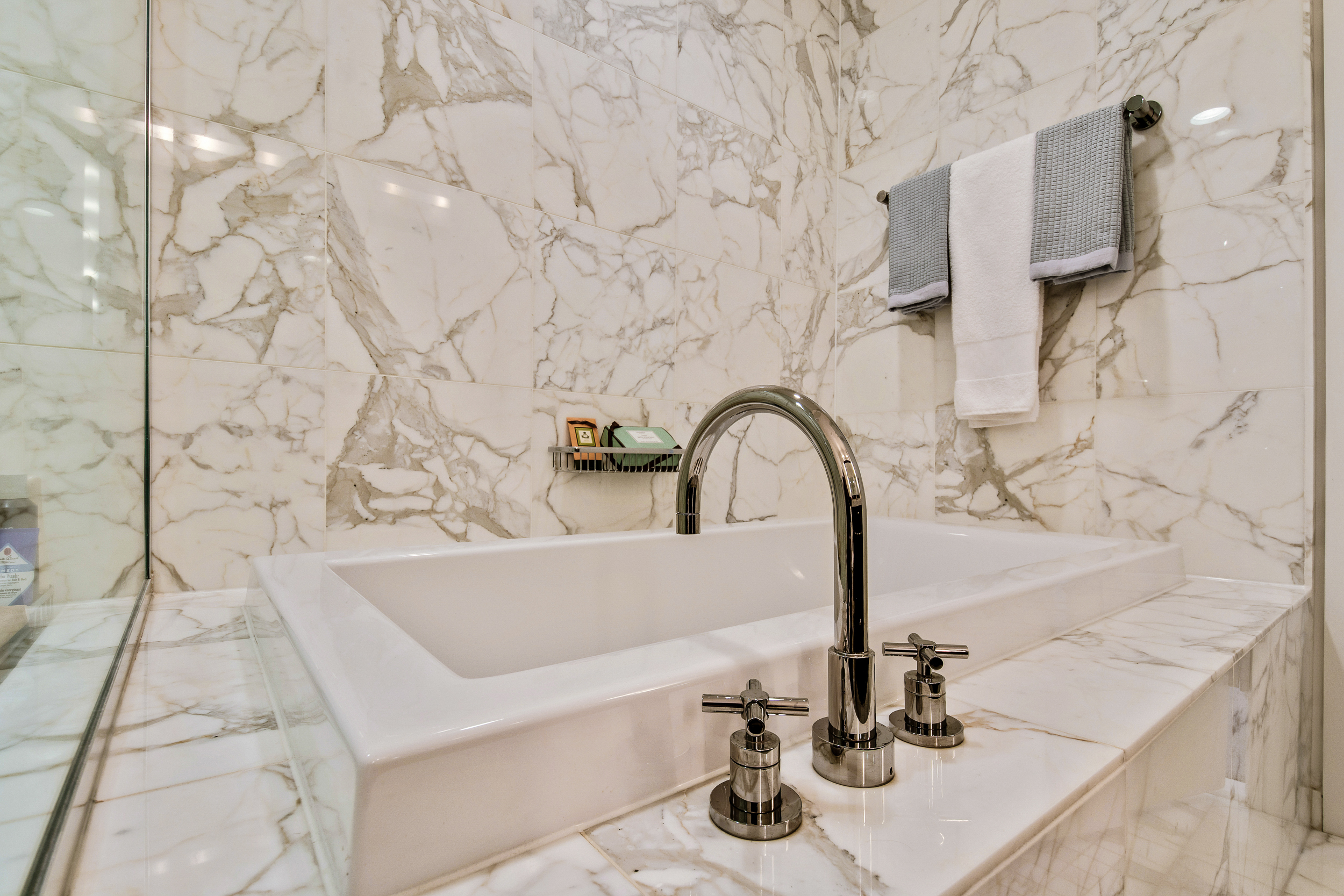 ritz carlton residence 20d soaking tub.jpg
