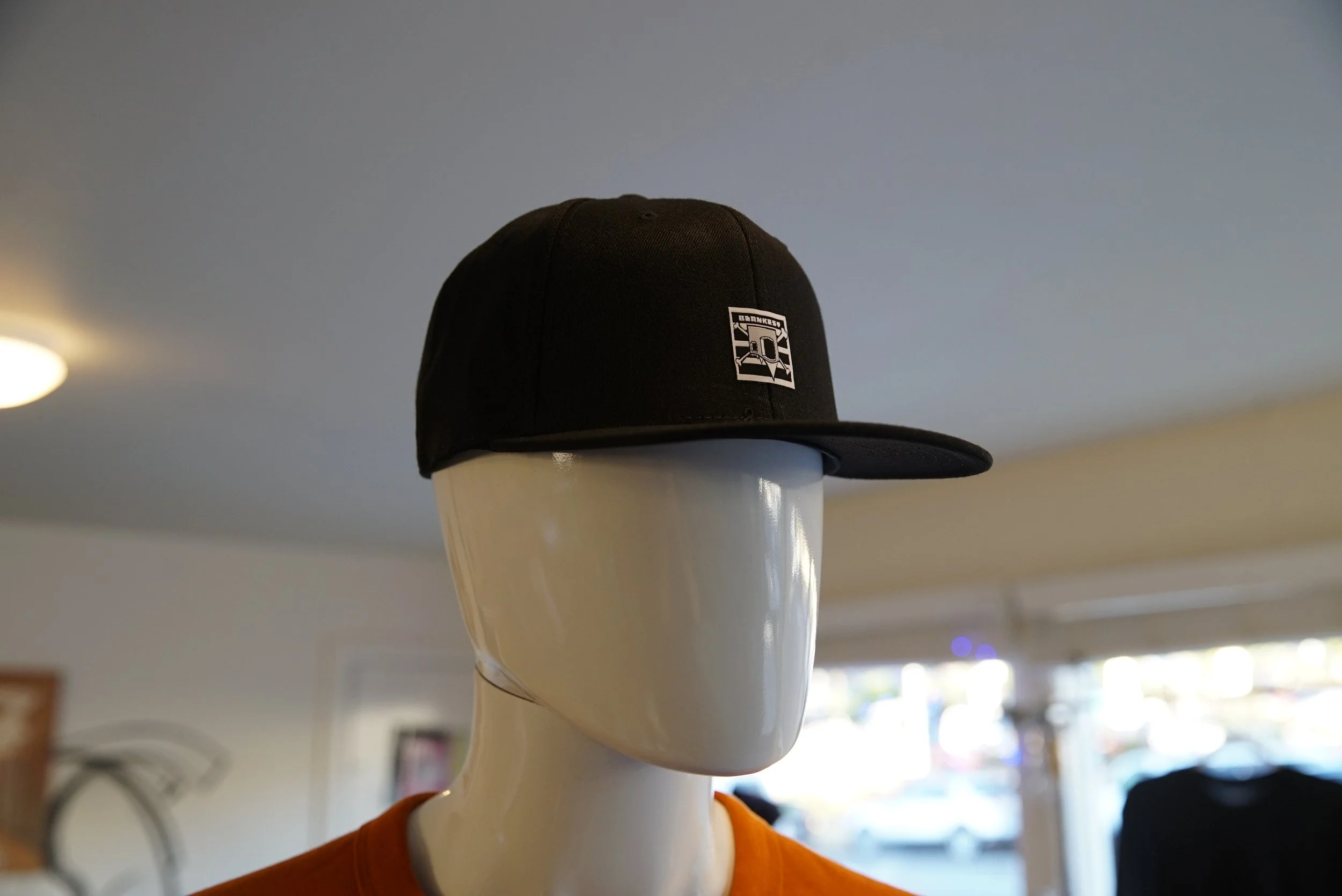 HAT // 6 PANEL "SKULL LOGO BOX"