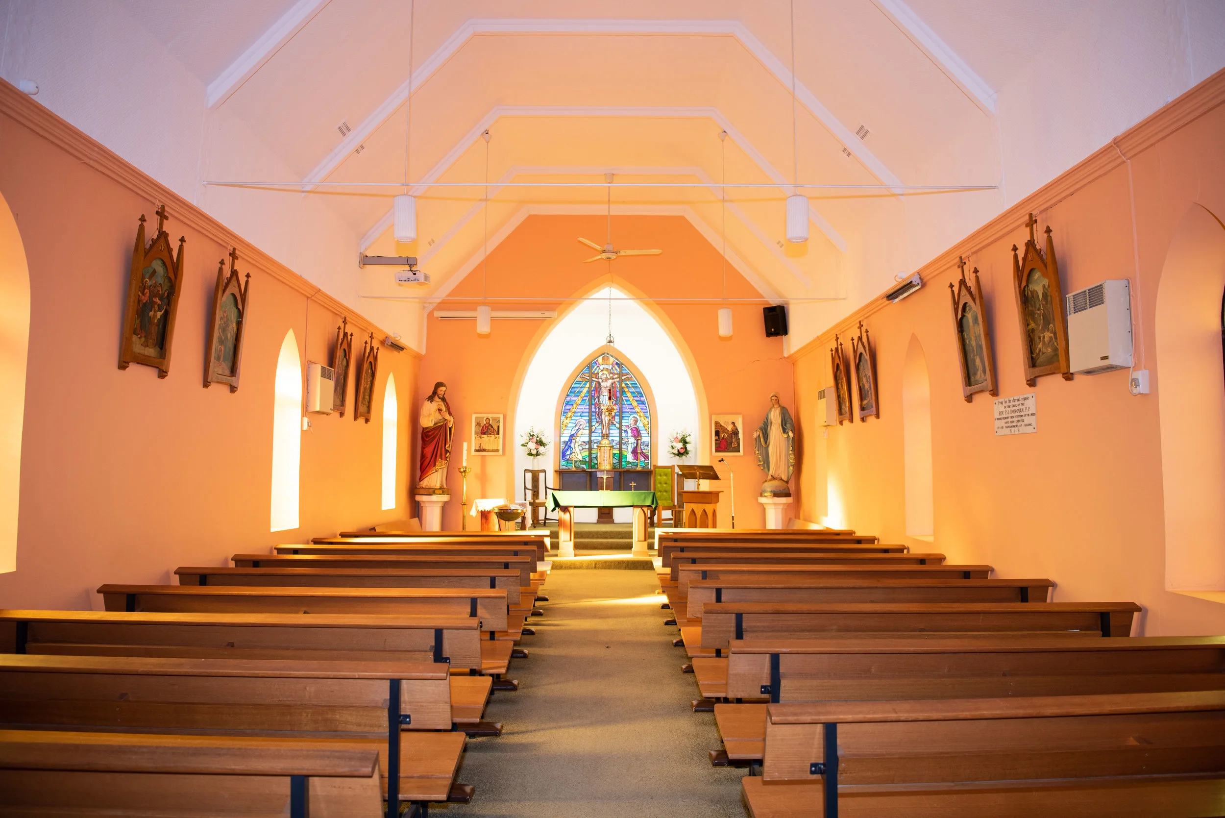 jugiong-church-inside.jpg
