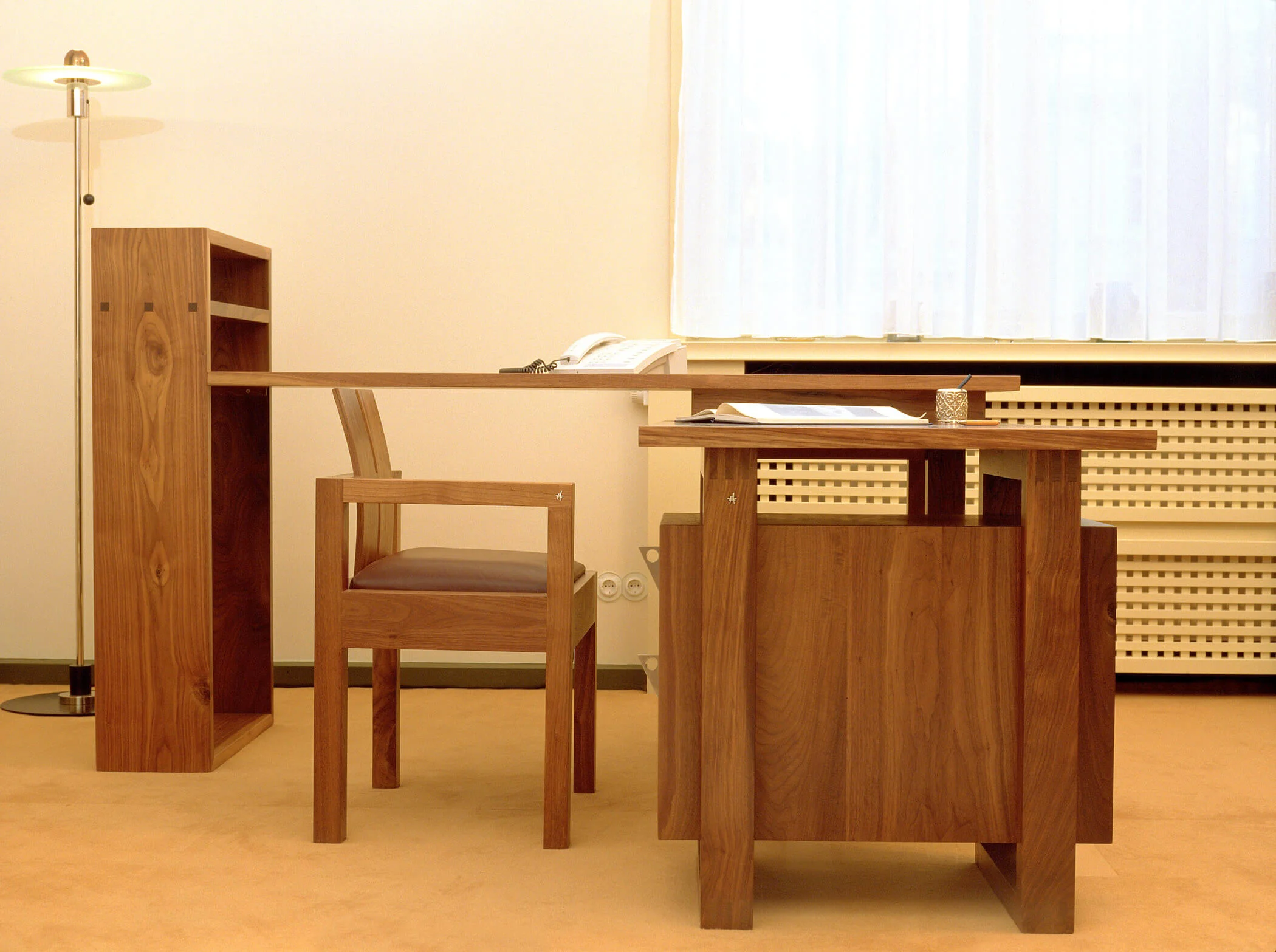 BERLIN DESK AND G CHAIR