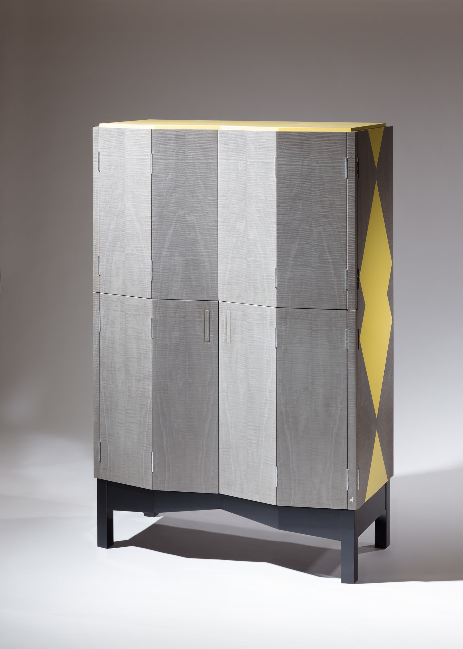 ZIG ZAG FLATSCREEN CABINET