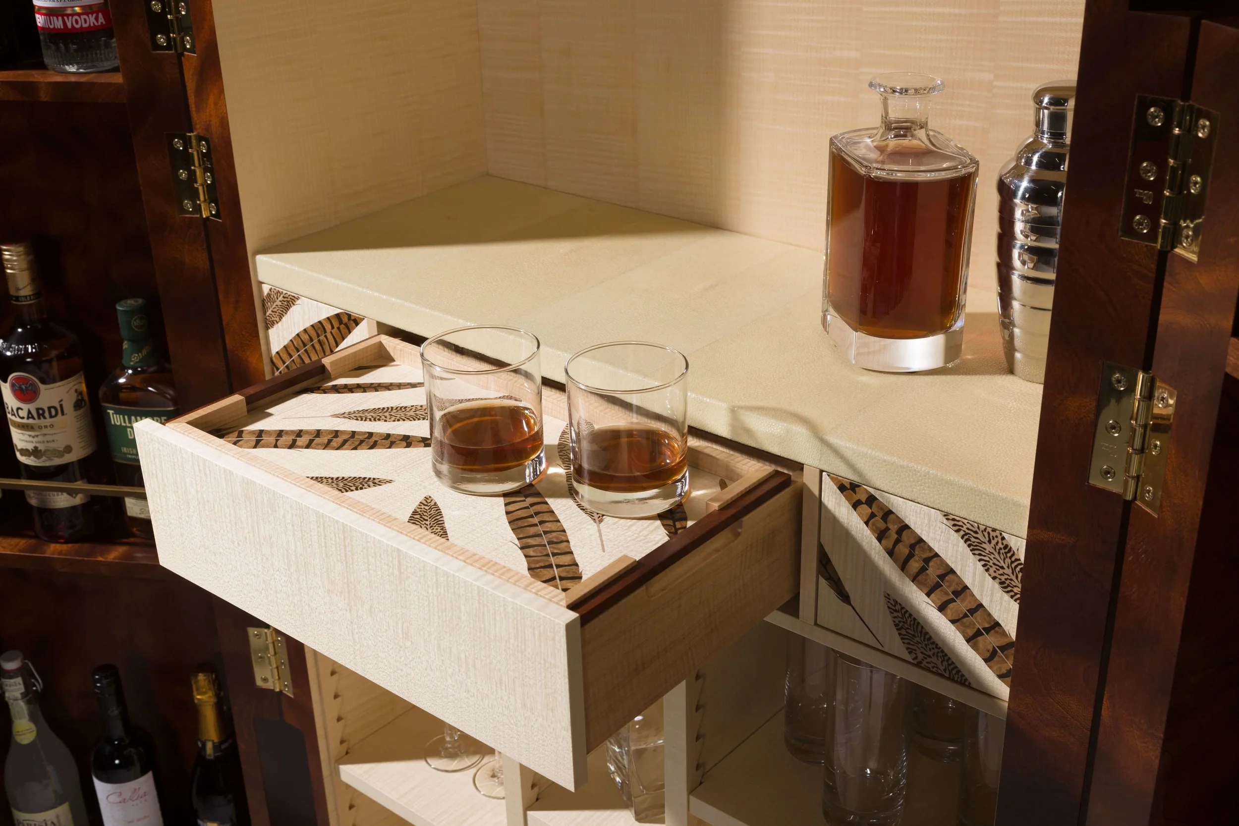 FEATHER COCKTAIL CABINET