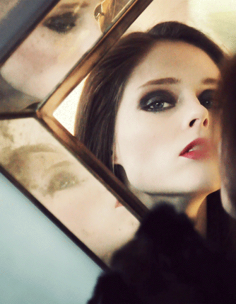 coco-eyes-mirror-cinemagraphs.gif