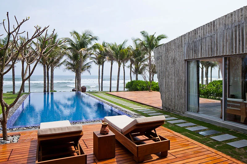 04_naman-beach-villa_toward-sea.jpg