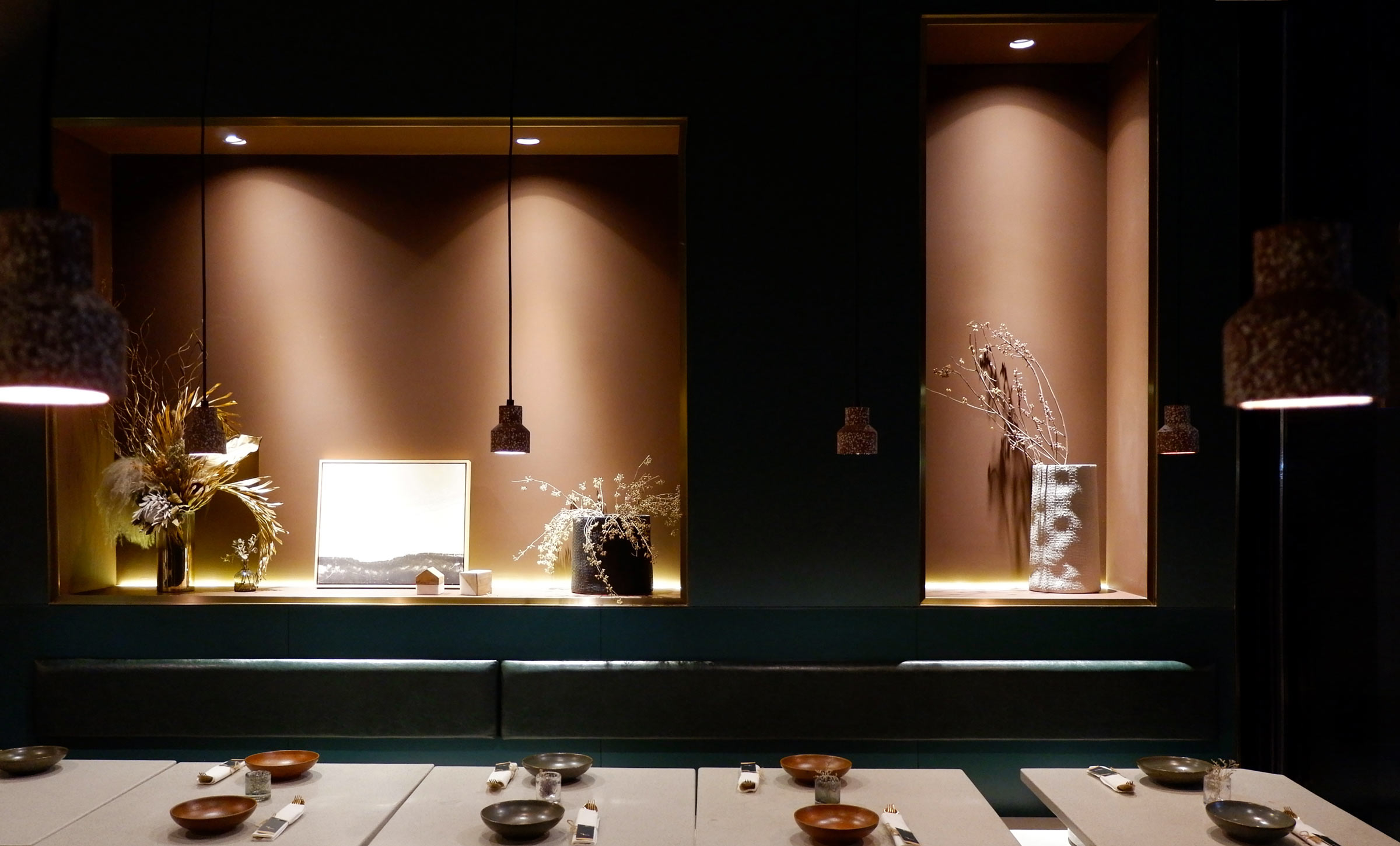 04-窗边的壁龛夜景-niche-near-window-in-evening.jpg