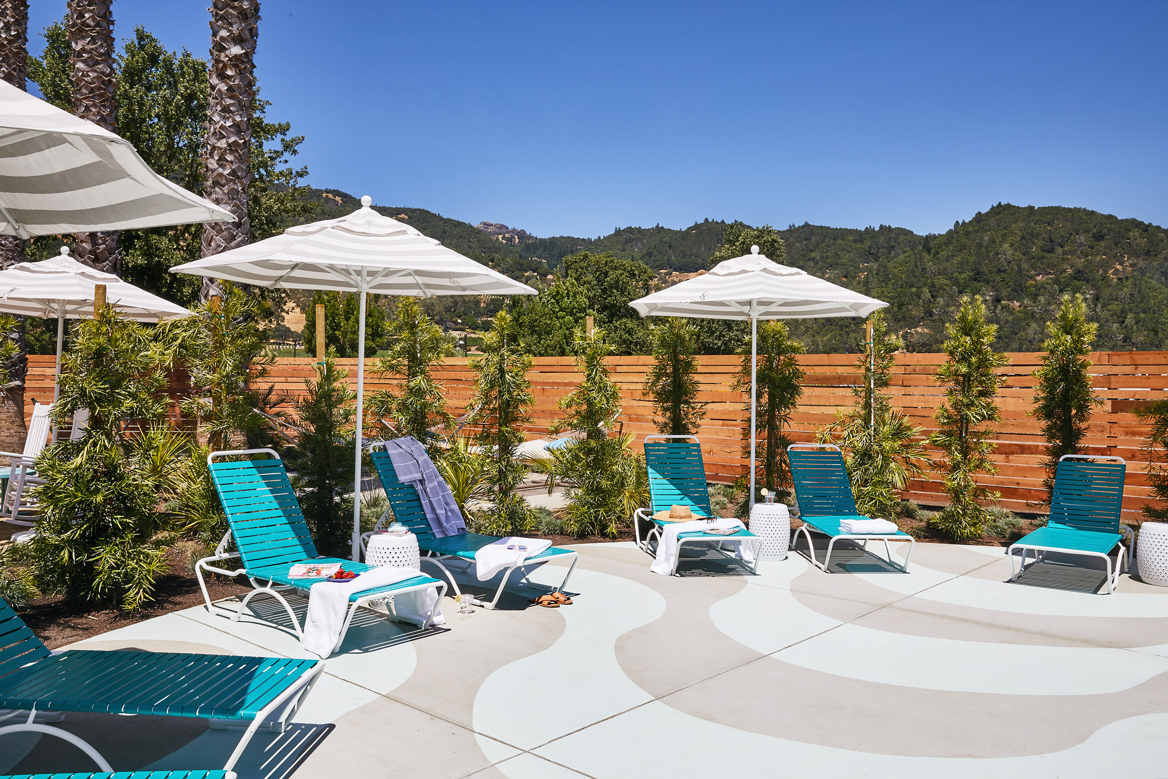 Calistoga-Motor-Lodge-and-Spa_Outdoor-Spa-Relaxation-Area_Aubrie-Pick.jpg