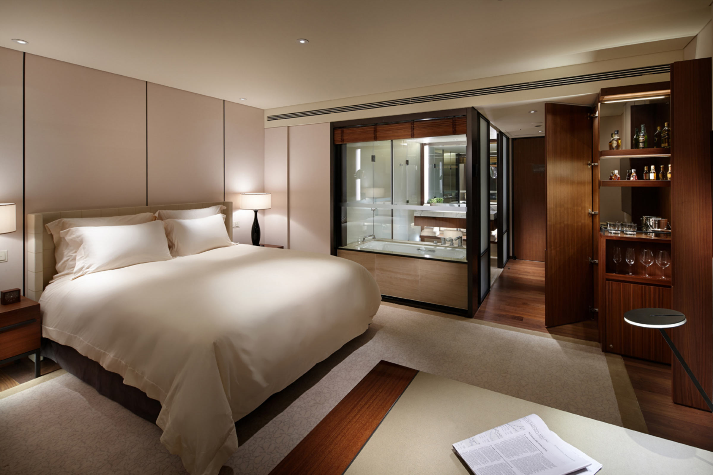 The-Shilla-Seoul_Deluxe-Room-2.jpg