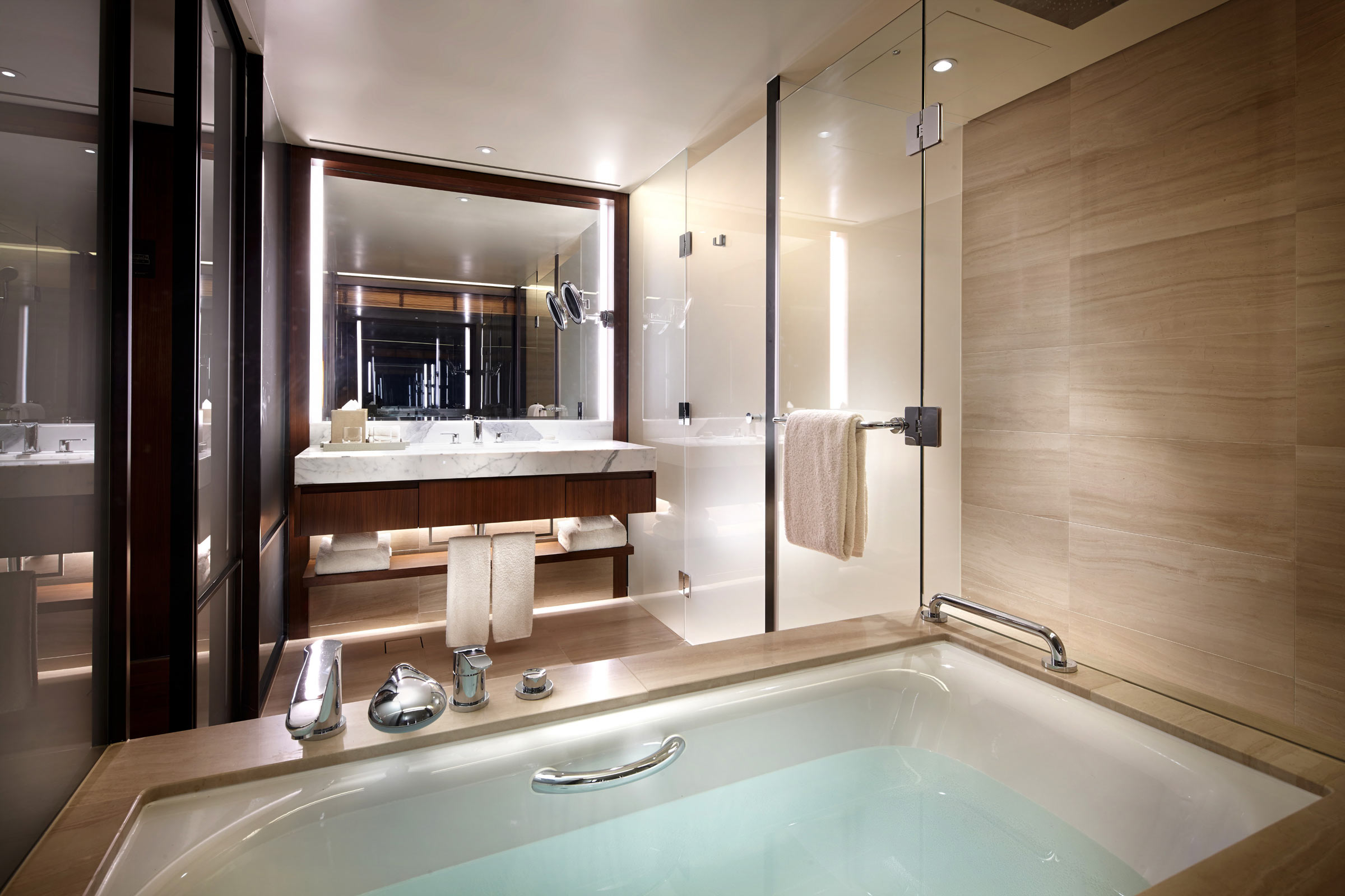 The-Shilla-Seoul_Deluxe-Room-Bathroom.jpg