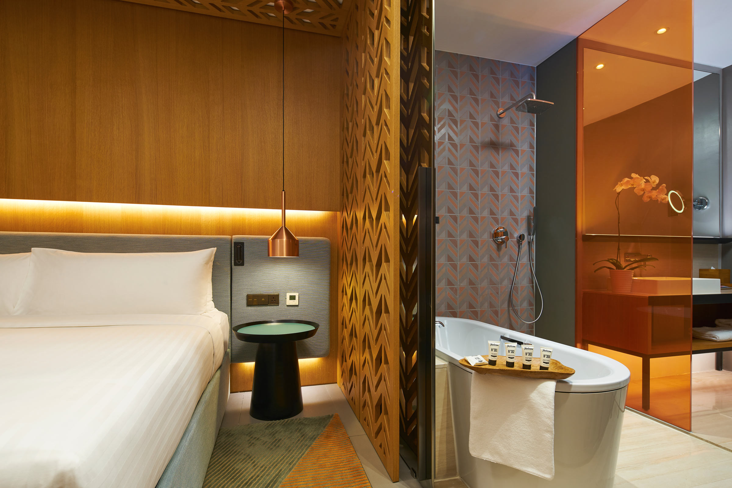Oasia-Hotel-Downtown,-Singapore---Club-Room-(Bath-2).jpg