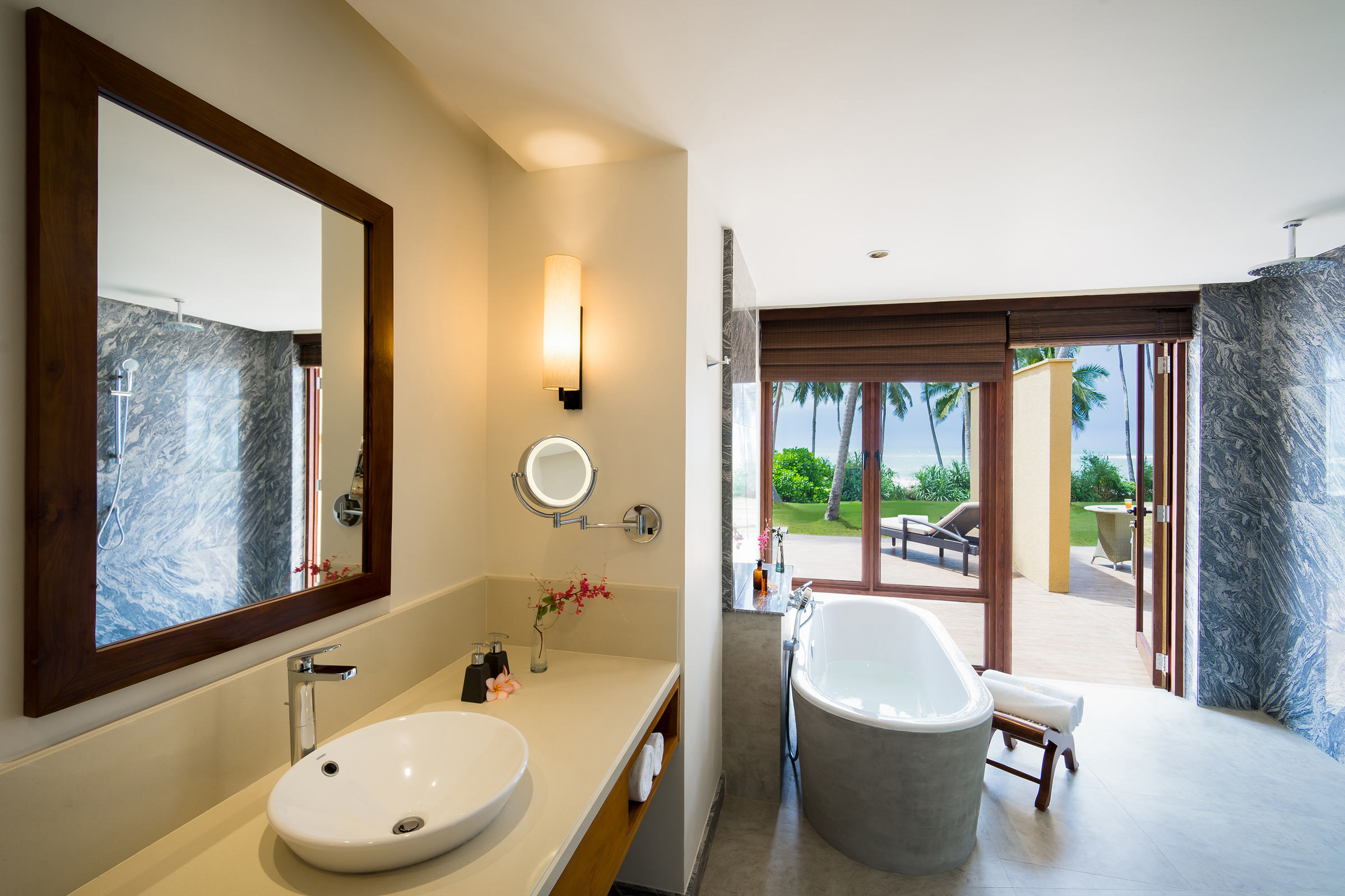 Anantara-Peace-Haven-Tangalle-Resort-_Beach-Villa_Bathroom.jpg