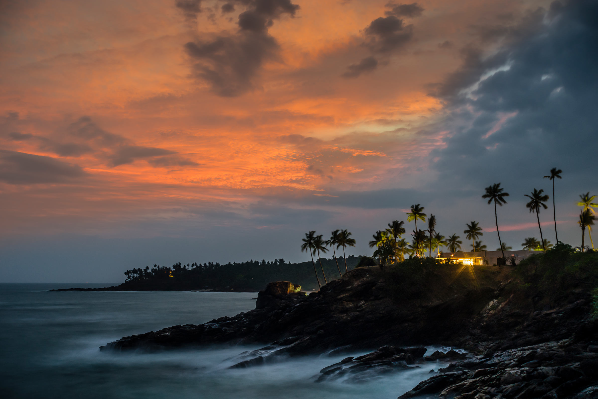 Anantara-Peace-Haven-Tangalle-Resort-_-Il-Mare_-sunset.jpg