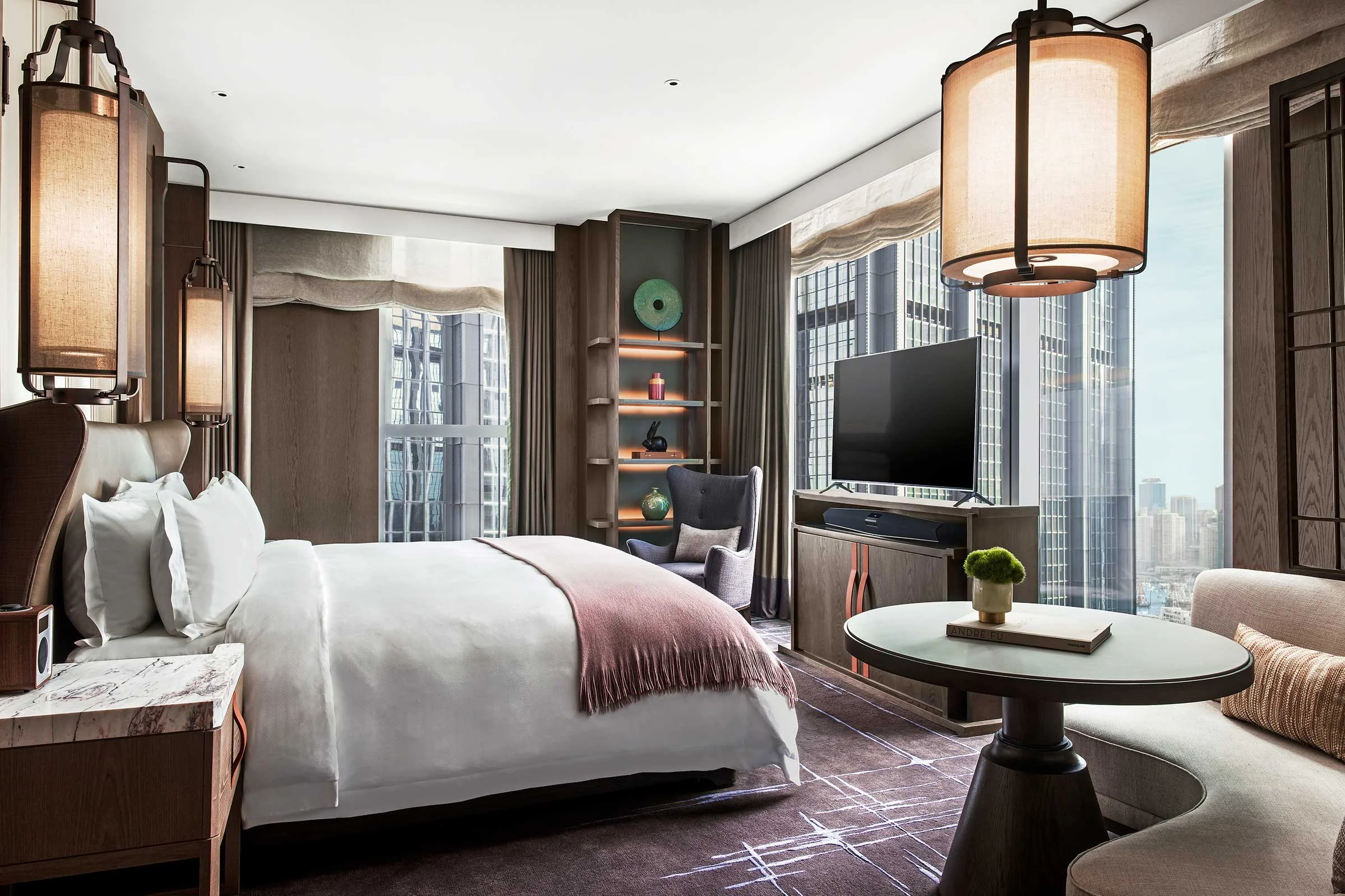 St.-Regis-Hong-Kong,-St.-Regis-and-Metropolitan-Suite-09,-Bedroom.jpg