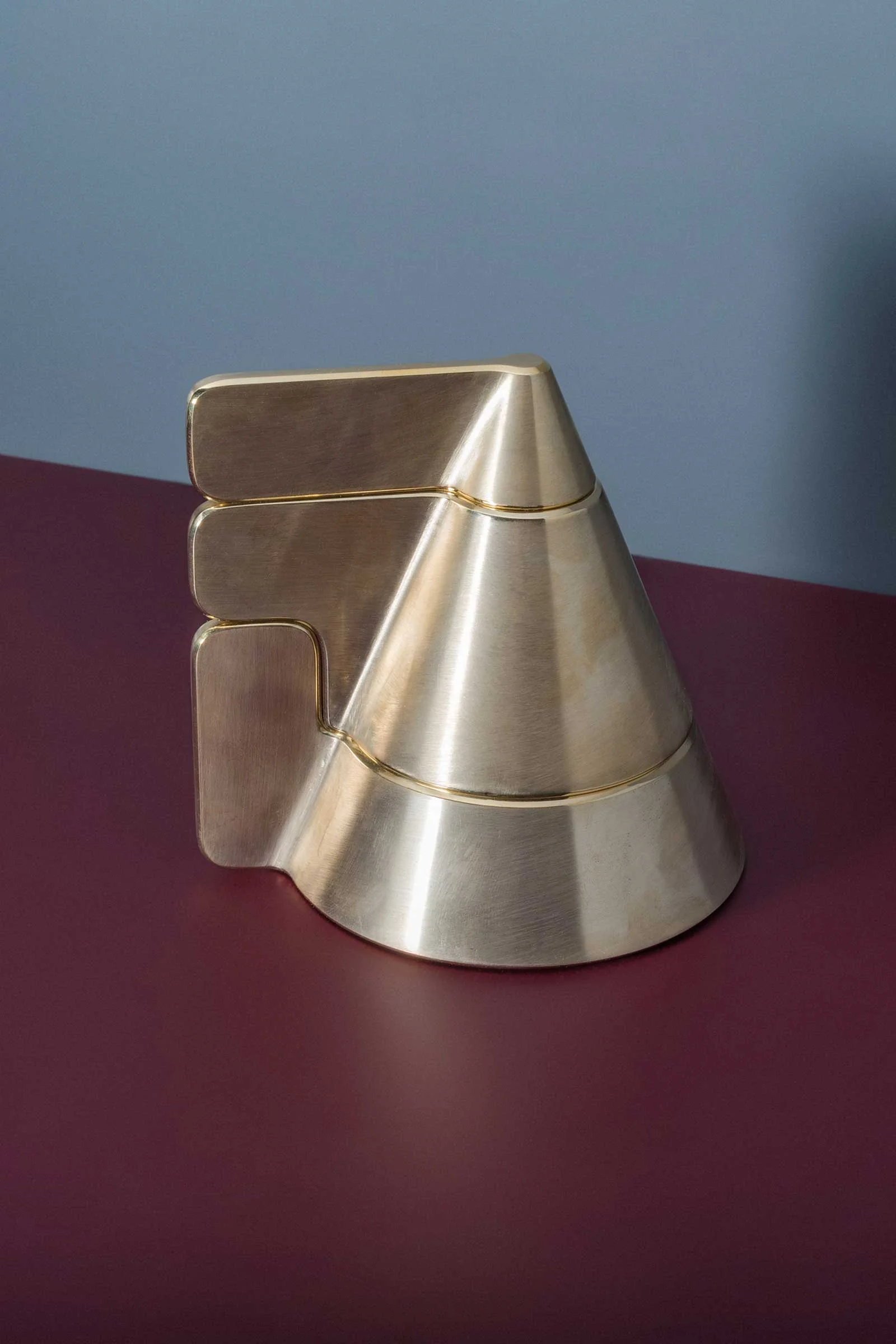 10-Studio-Dejawu-cone_candle_holder_01.jpg