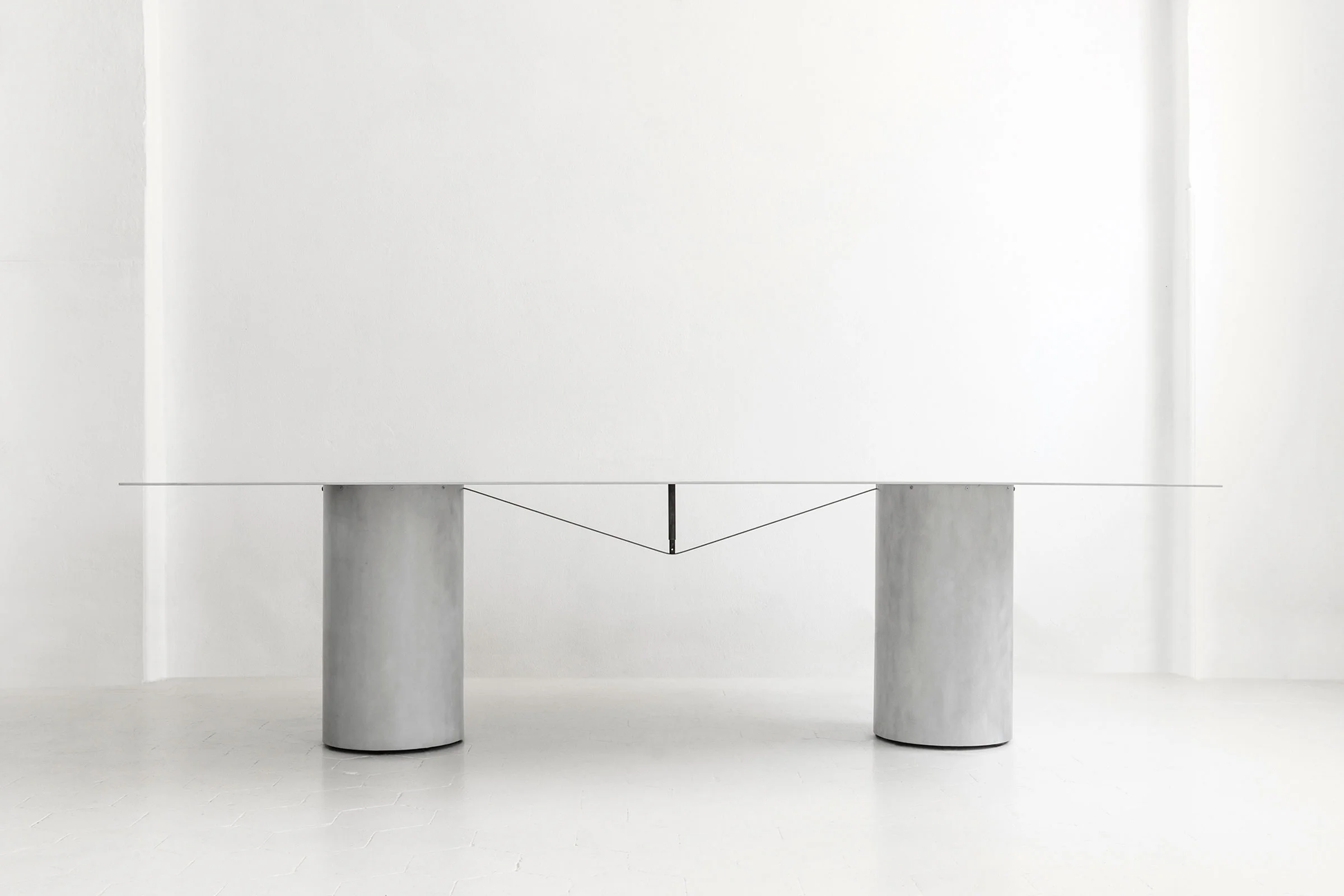 Equilibrium rectangular table by Guglielmo Poletti. Image courtesy of Galleria Rossana Orlandi