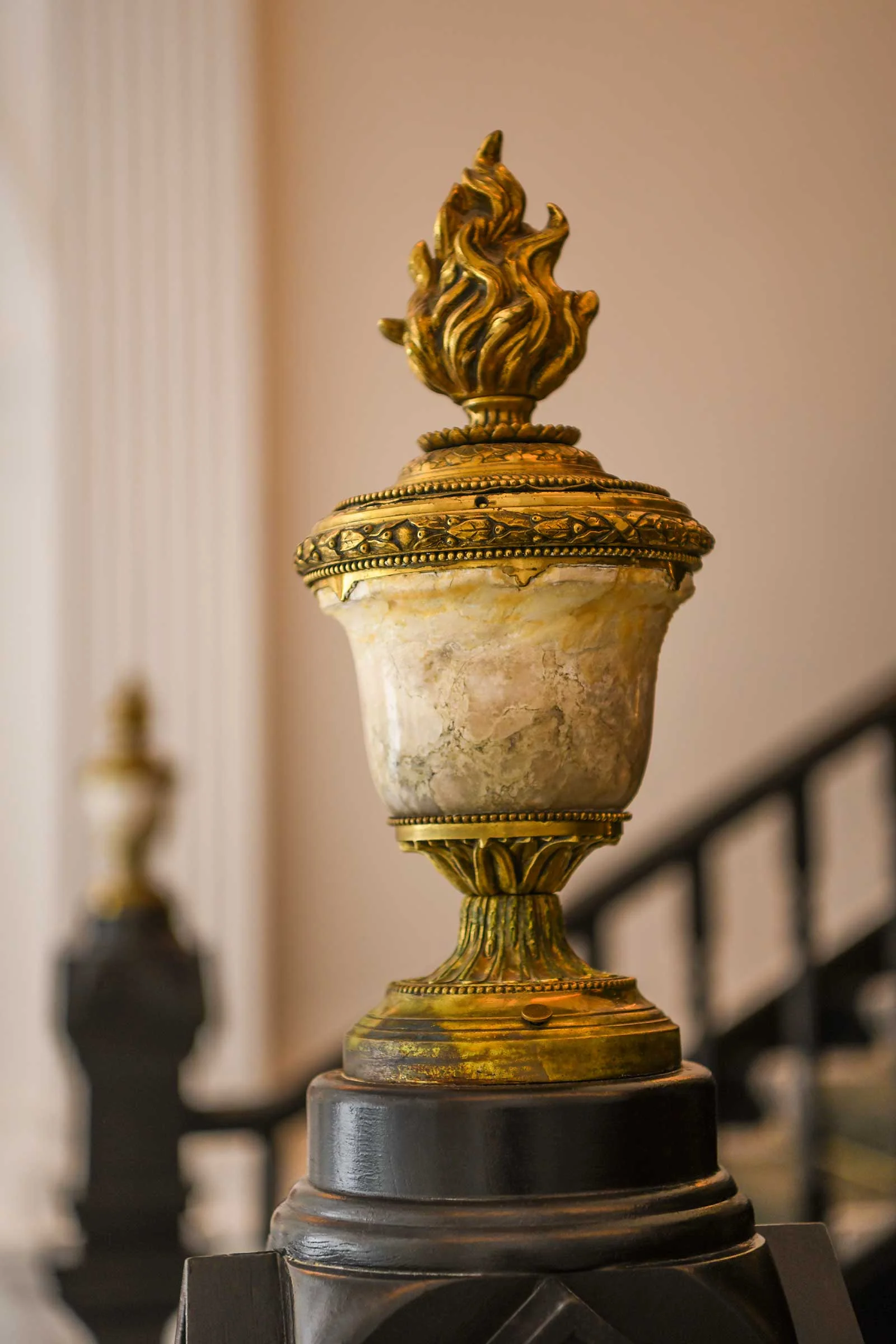 Grand-Staircase_closeup.jpg