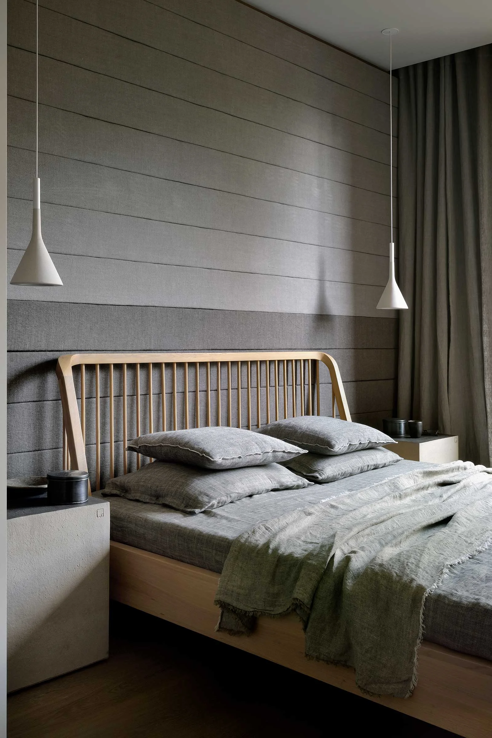 51247-Ethnicraft-Oak-Spindle-bed.jpg