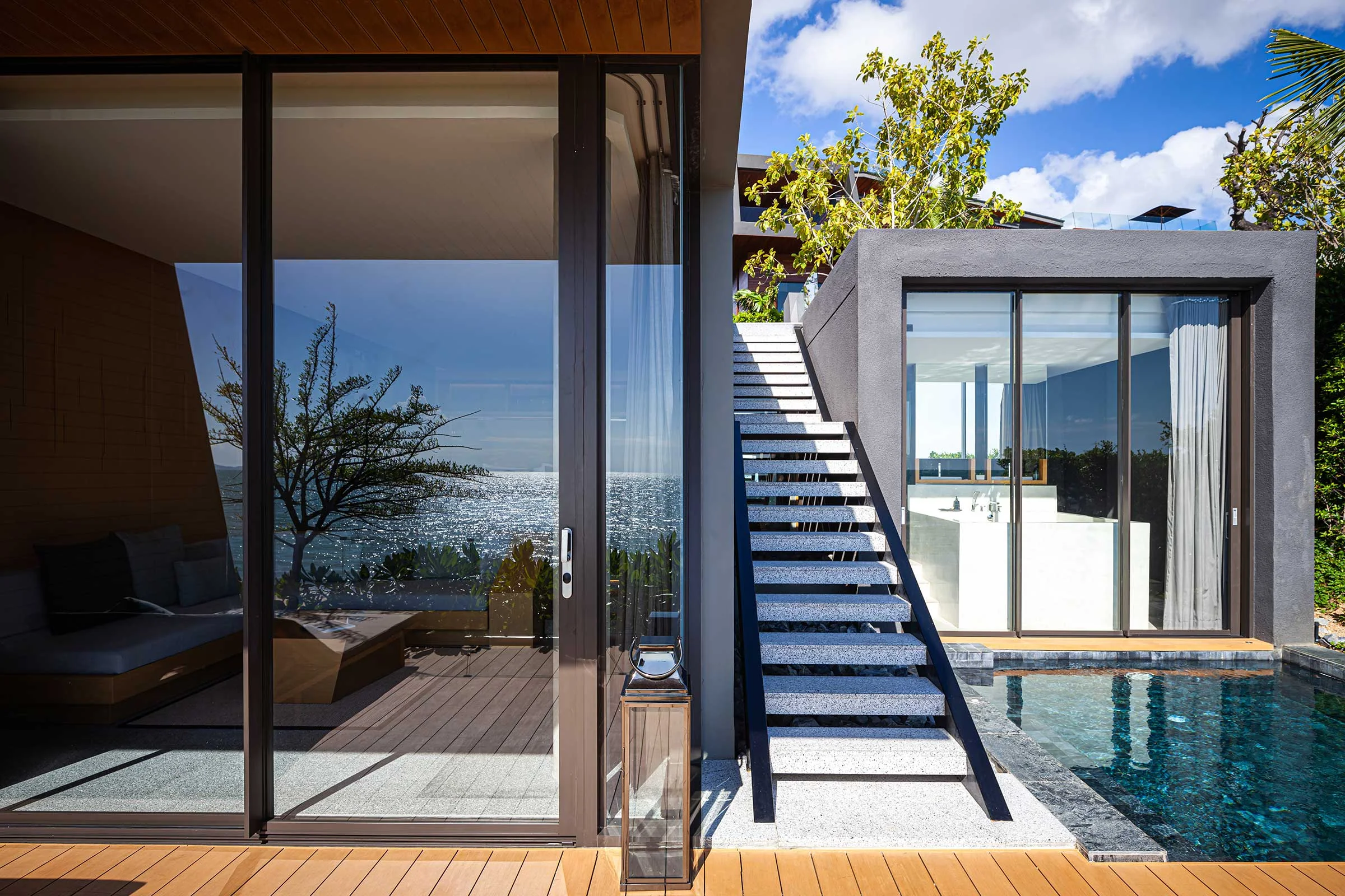 The-access-stair-that-cuts-in-the-middle-between-bedroom-and-bathroom.jpg