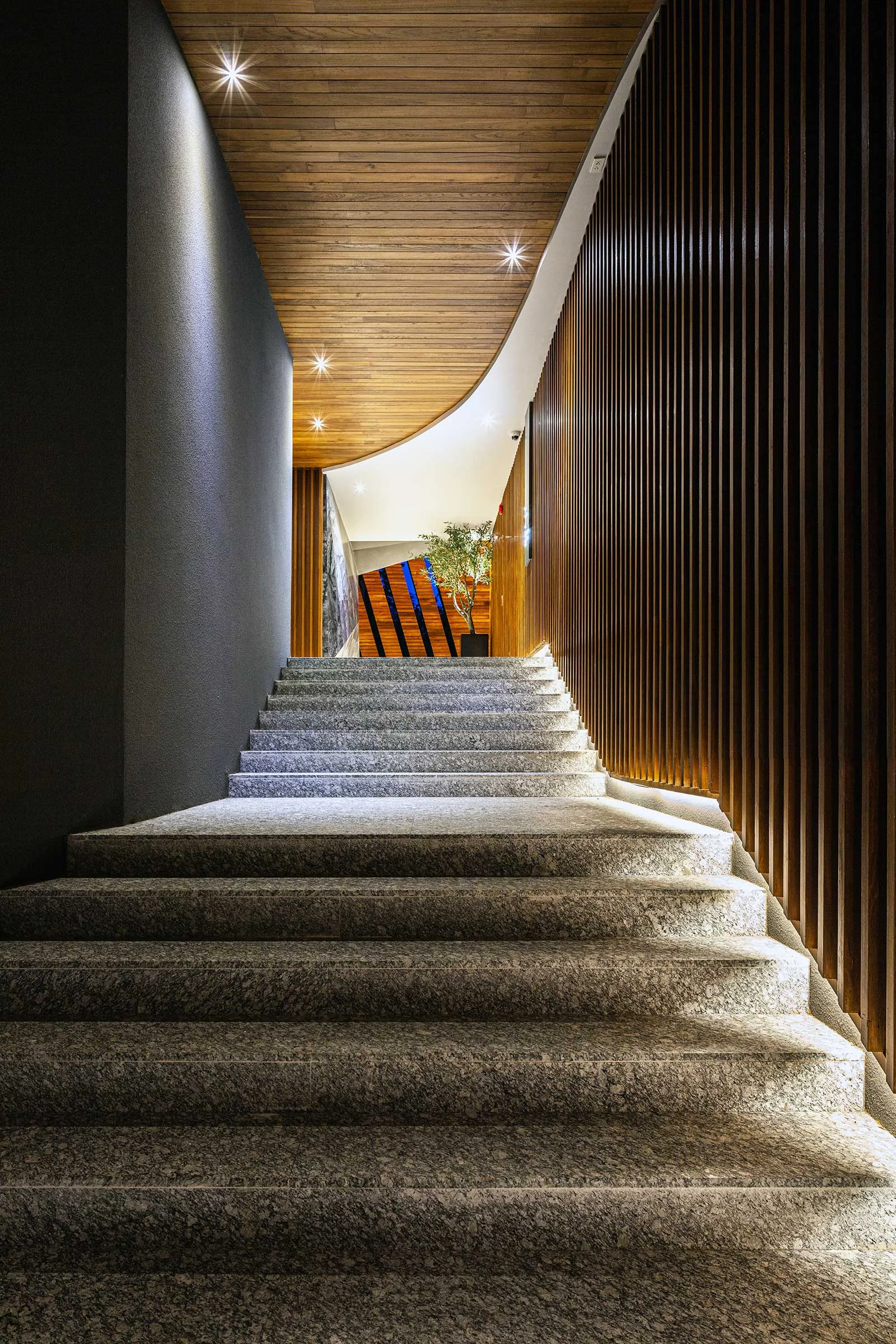Stairway-that-connect-the-lobby-to-the-villas.jpg