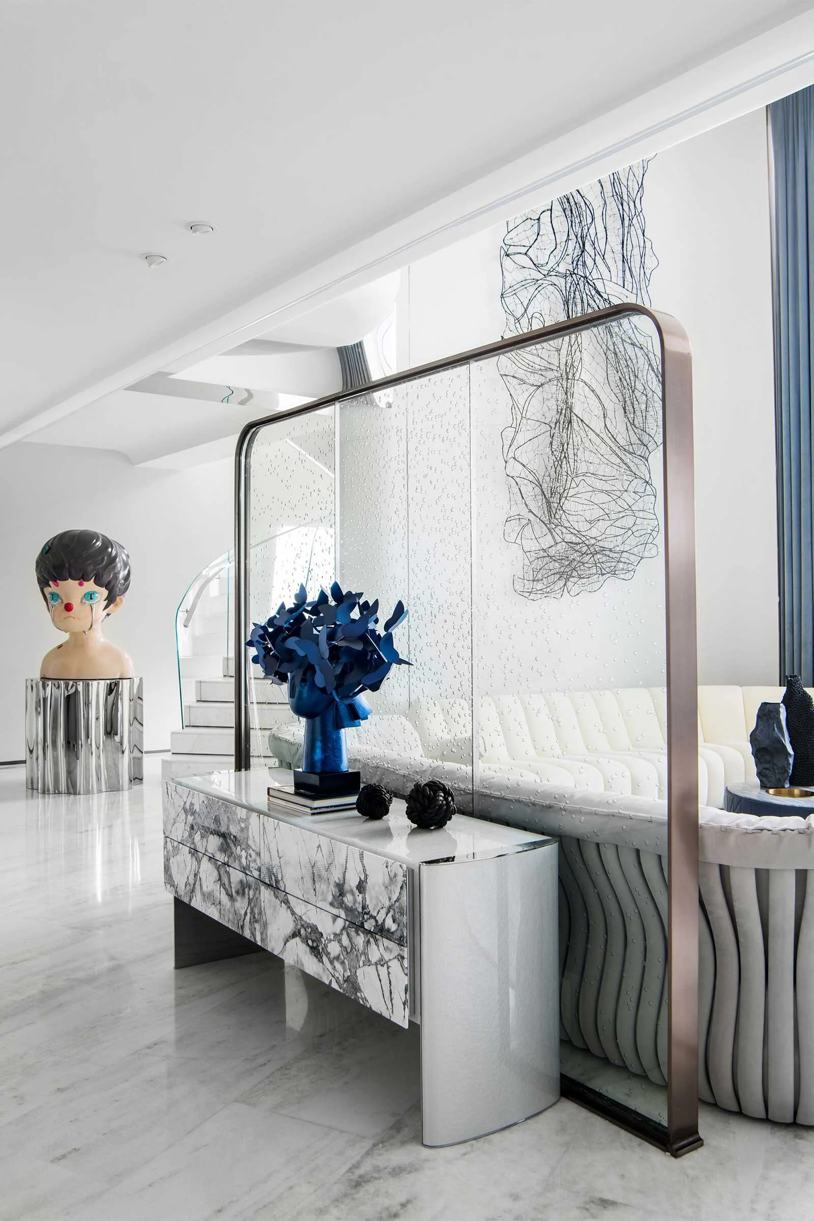 A Curvaceous Coastal Apartment Design Anthology