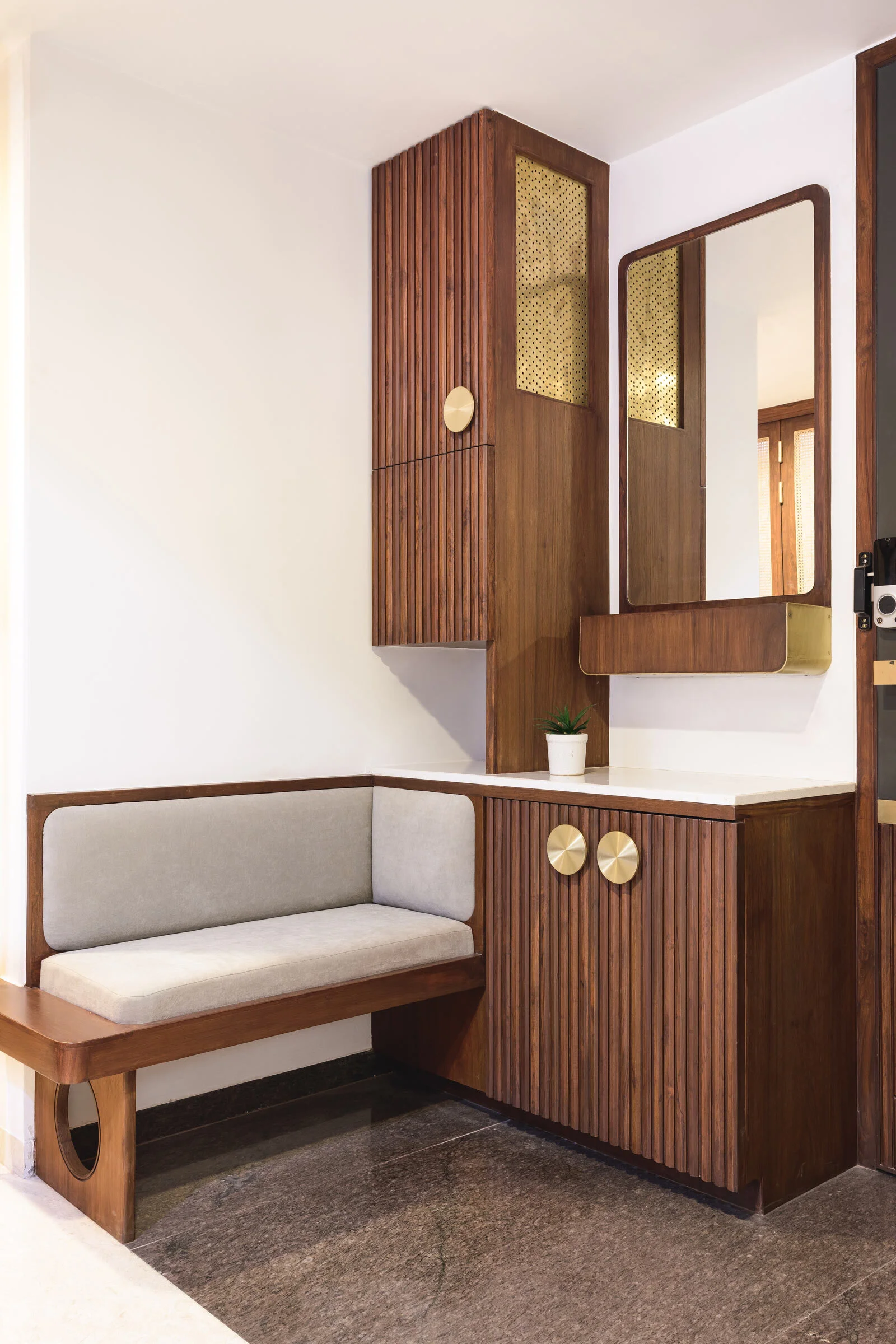 Luxury Home in Ahmedabad India Apartment Interior Design by Ni Dukaan ...
