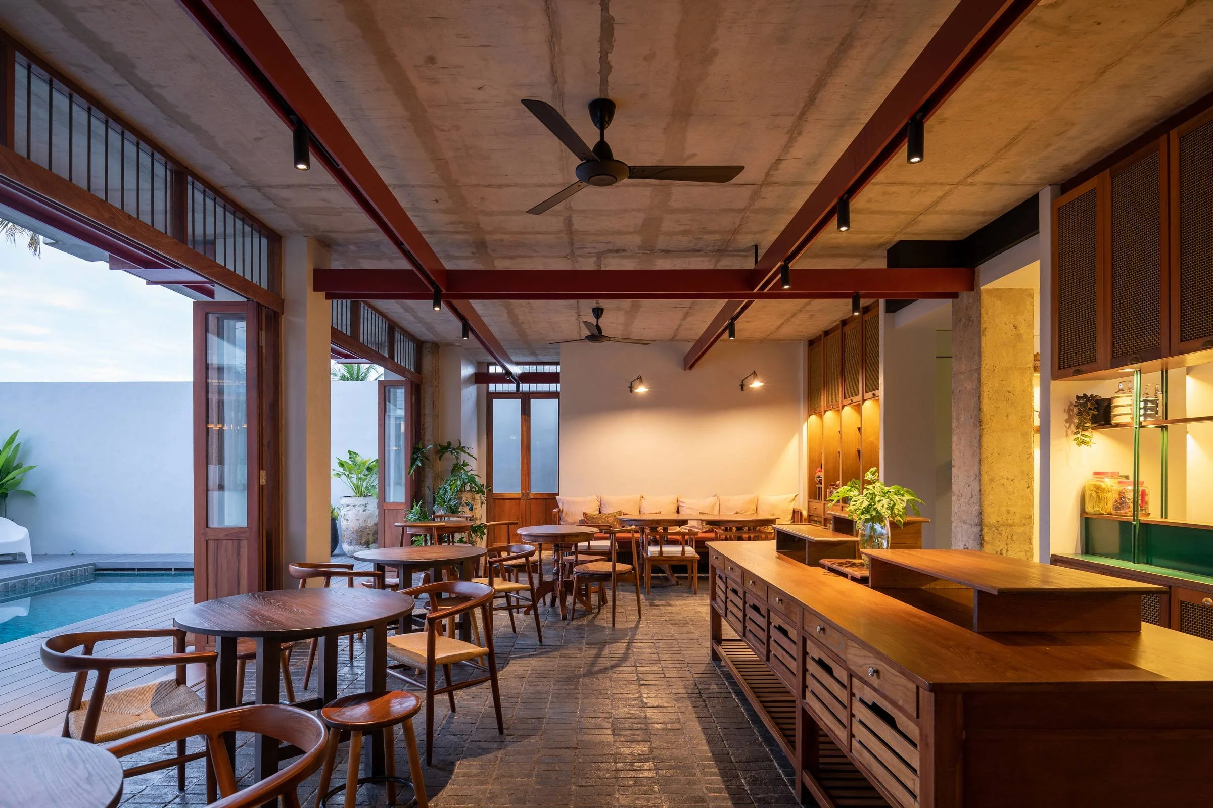 DA-Awards-Places-Hospitality-Hotel-Studio-Locomotive-Hotel_Gahn_7_202001_image_by_Beer_Singnoi.jpg