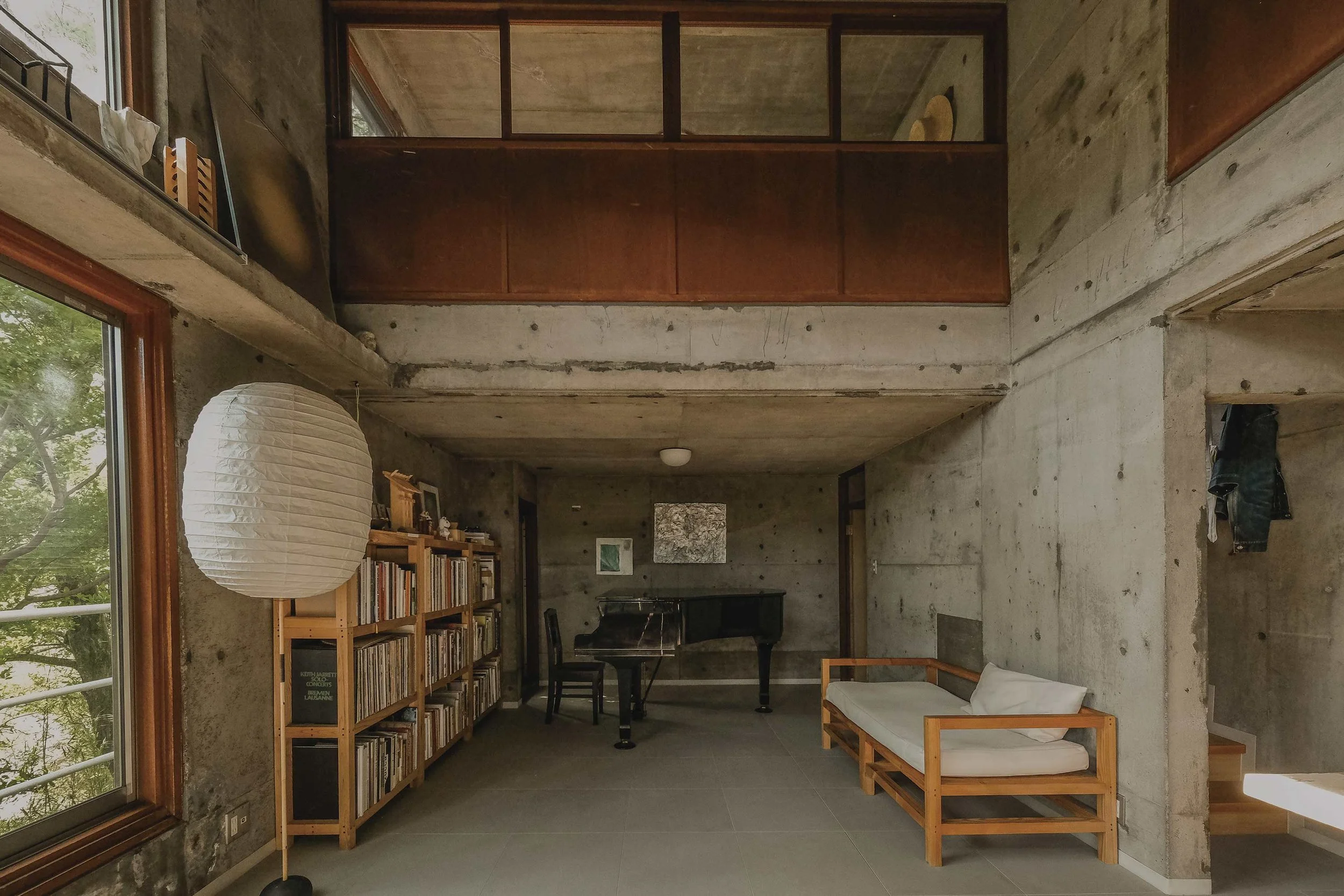 On Tokyo’s Leafy Fringe, a Brutalist Home Shows How Soft Concrete Can Be