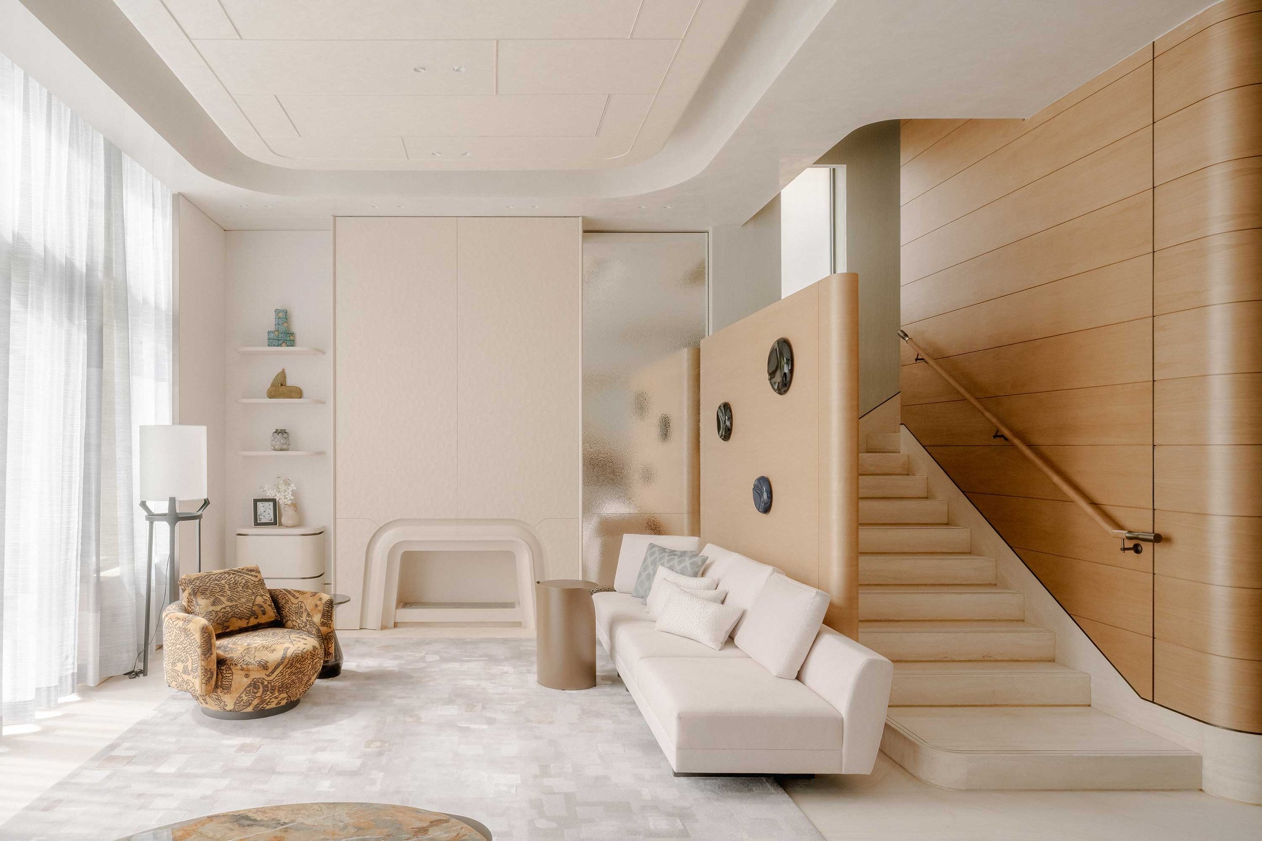 Going, Going, Home: The Auctioneer’s Home Balances Presentation and Comfort