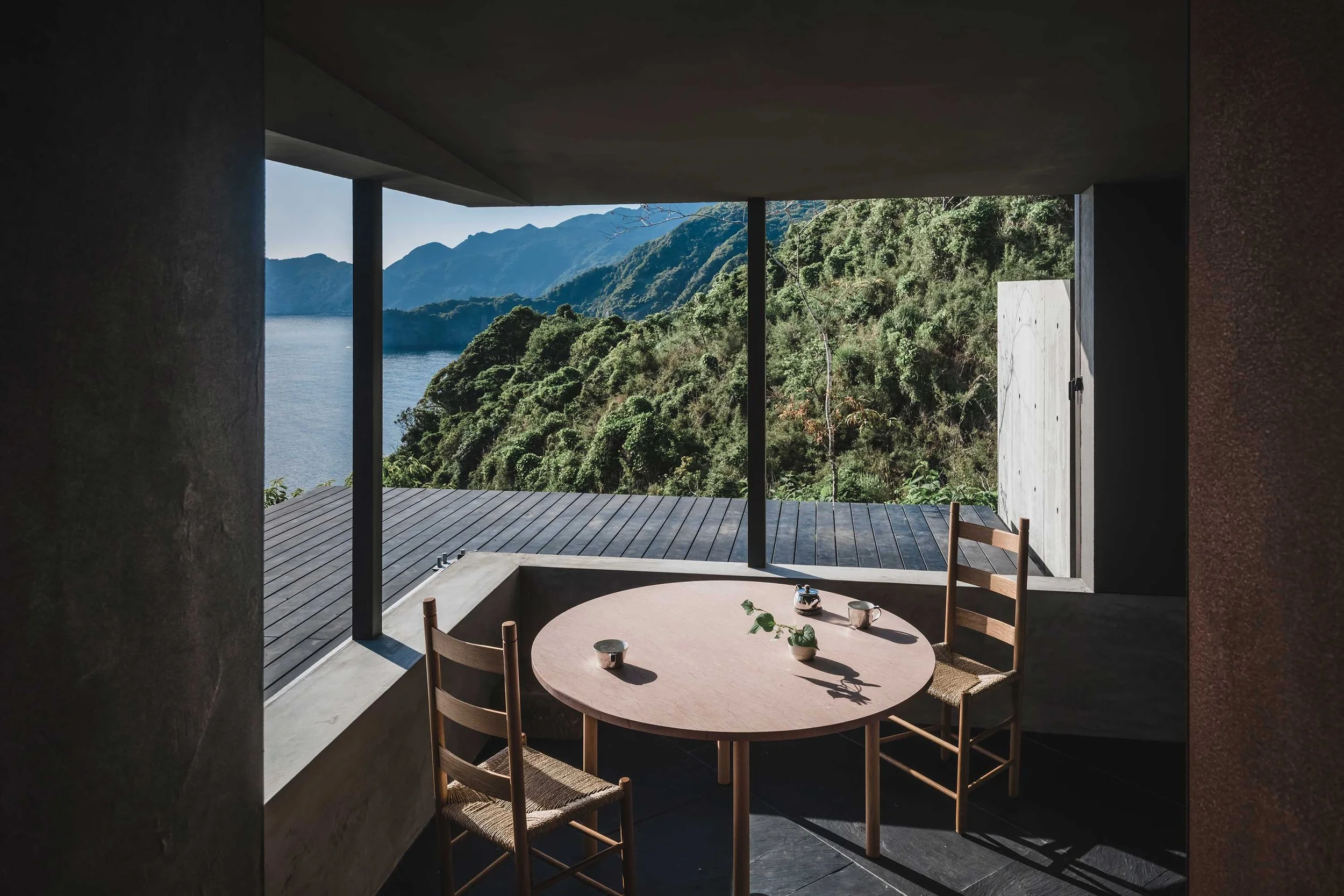 On Japan’s Izu Peninsula, a Fisherman’s Hut Transformed into a Hideaway with Ocean Views