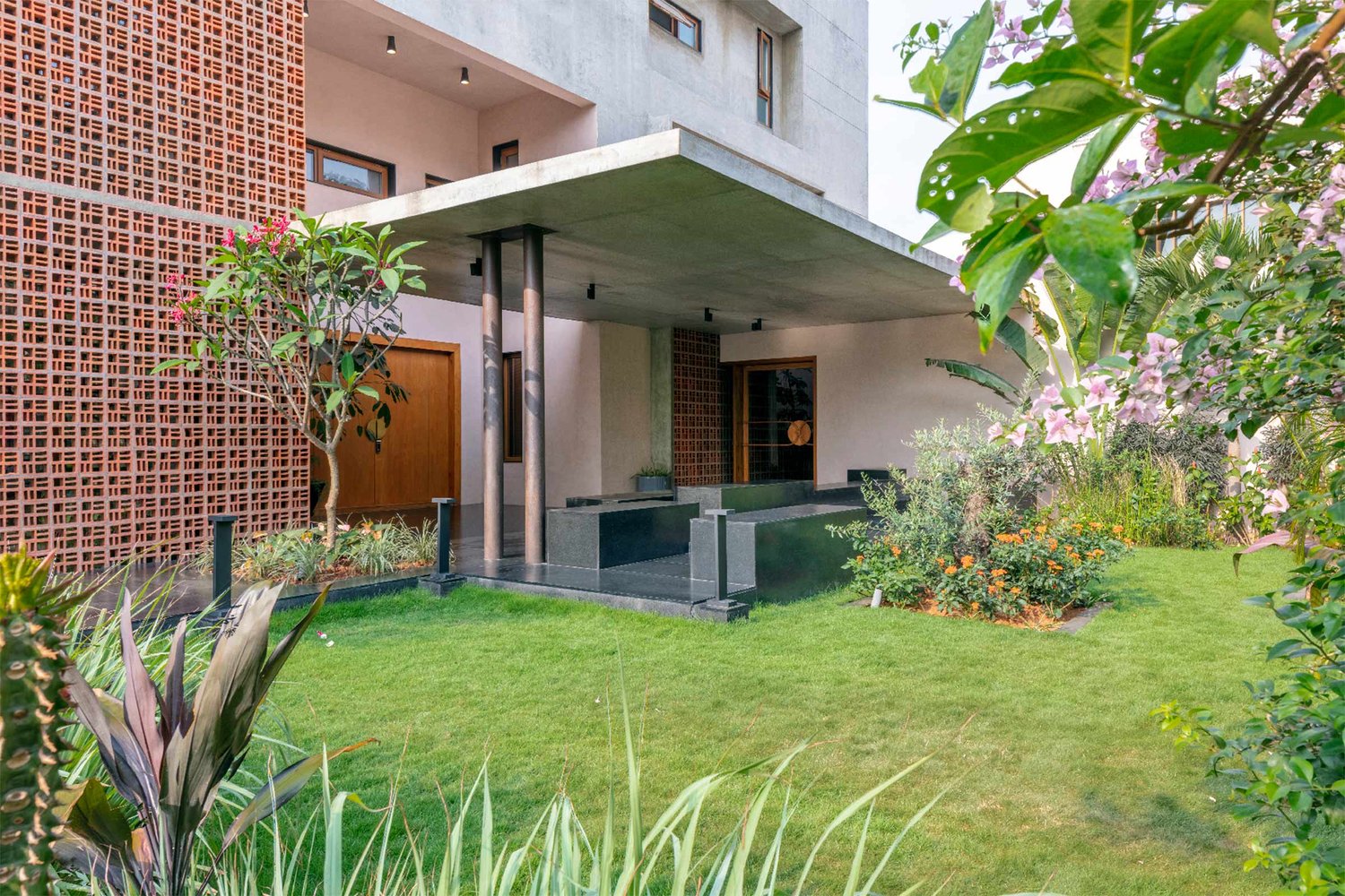 Modern Designer Home India - Interior Design and Architecture by Sona ...