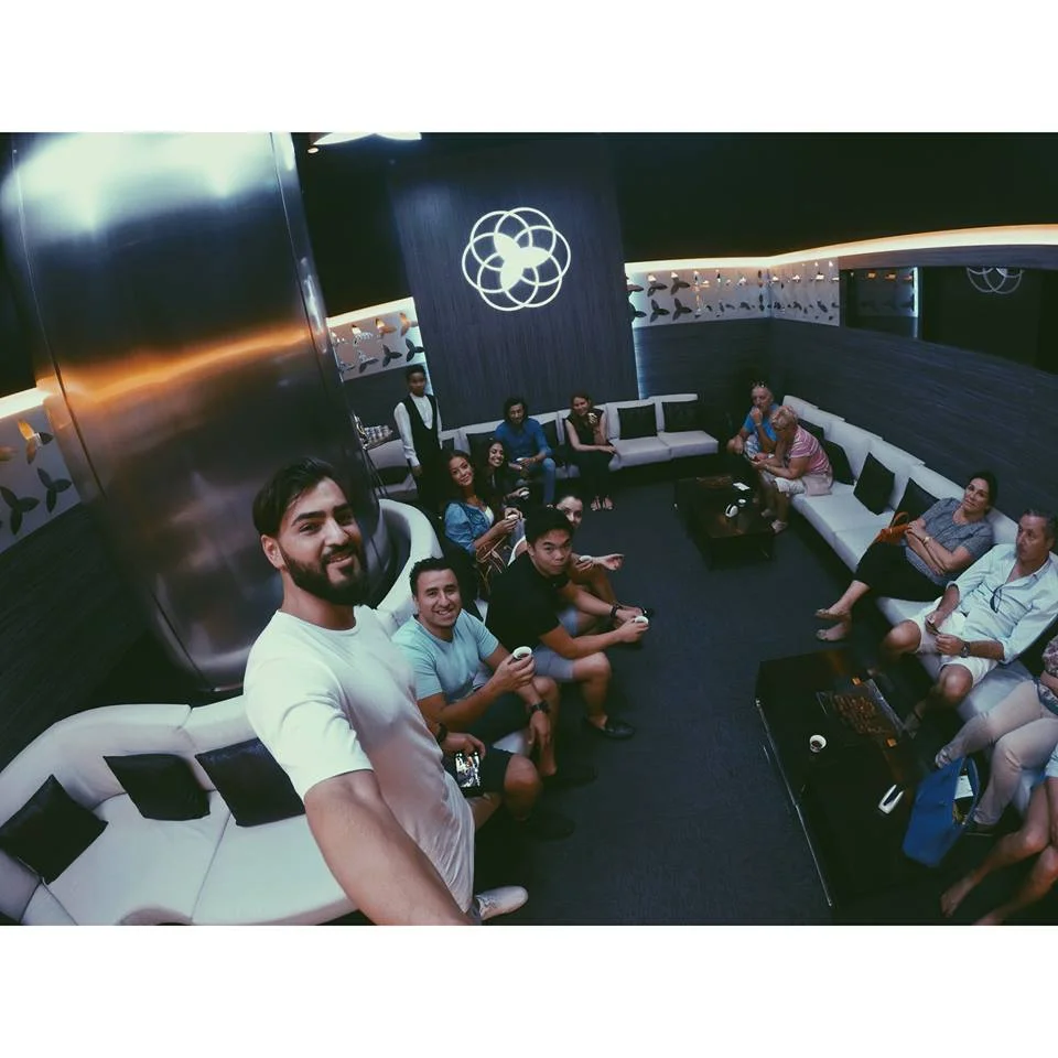 getting ready to go up carla maria bruno burj khalifa dubai tour travel tips travel blogger travel influencer travel vlogger lifestyle blogger lifestyle vlogger lifestyle influencer collaborate visit dubai.jpg