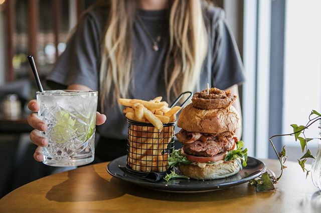 Burger Fan? You'll love #TheConcept Burger... house-made burger pattie, smokey bacon, vintage cheddar, tomato, mixed leaves, poppy seed battered onion rings, kusundi mayo on a toasted brioche bun 🙌🏻 Come and get it! #OpenDaily
.
.
.
.
.
#theconcept