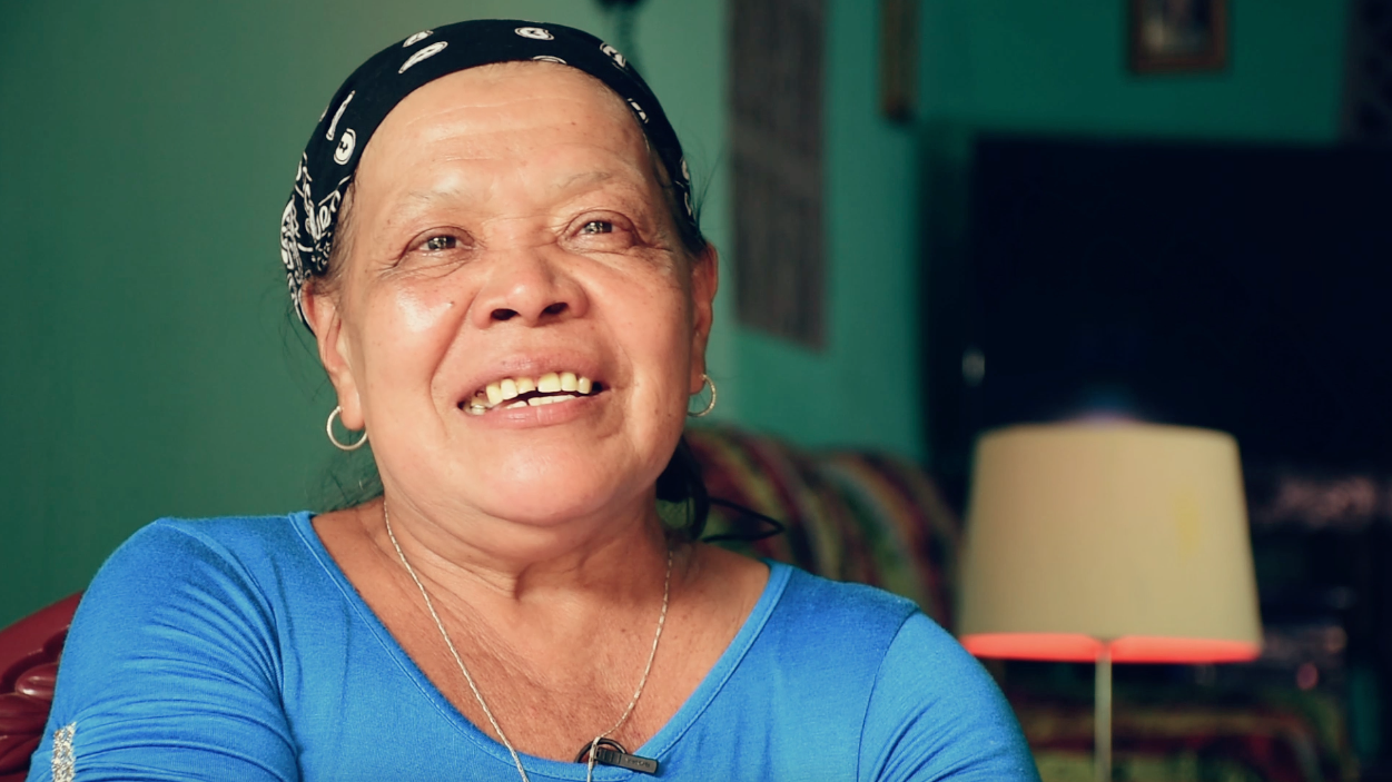 Mirna lópez Mirna es una mujer entregada al desarrollo de sus hijos. Luego de descubrir un pequeño bulto en su seno, decide ir a ASMUCAN realizarse los debidos chequeos. ¡Conocé el resto de su historia!