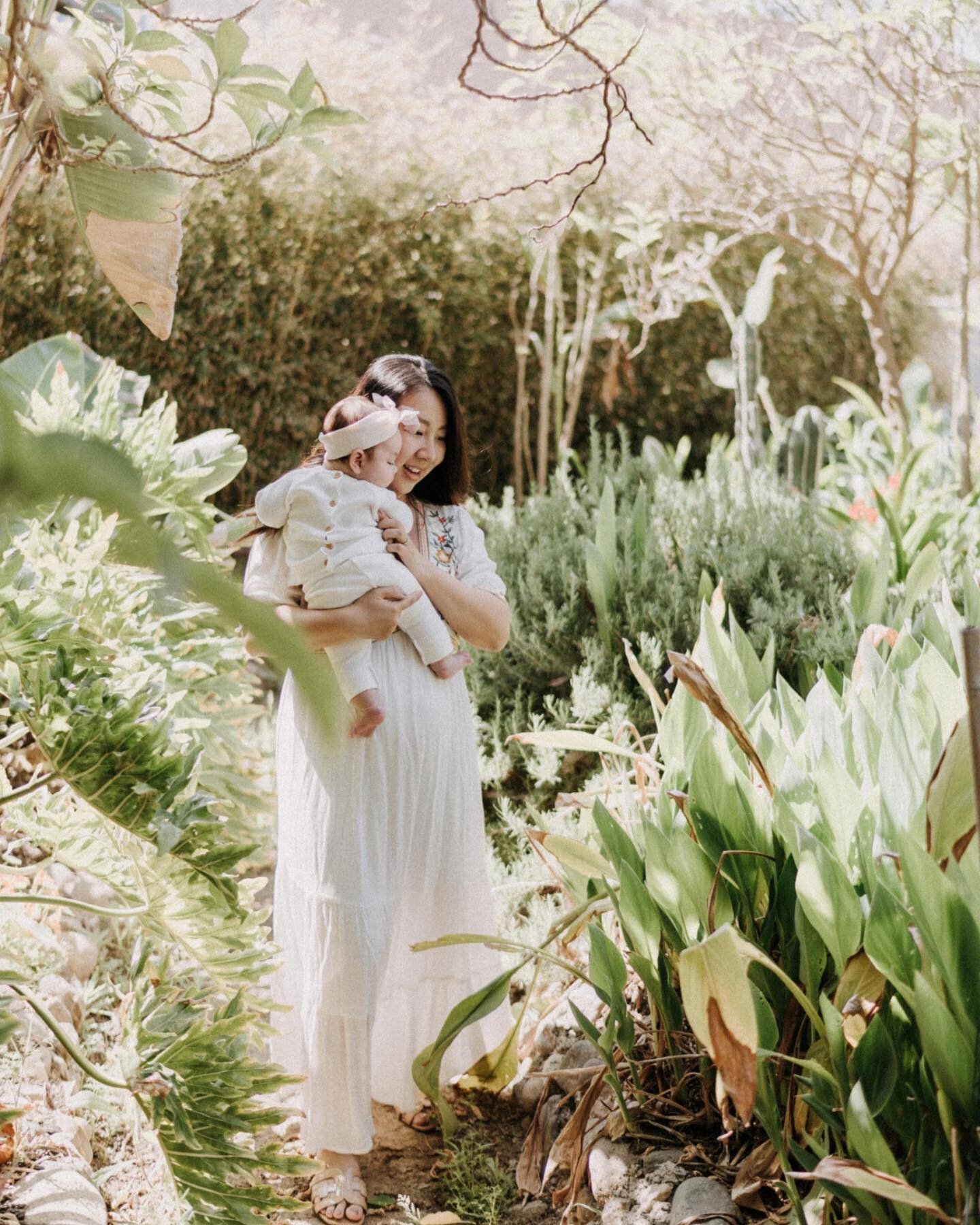 got to meet this sweet family and we spent the morning in their cute home with the most perfect backyard for a session - - soaking up all the moments with their sweet baby girl.✨⁣