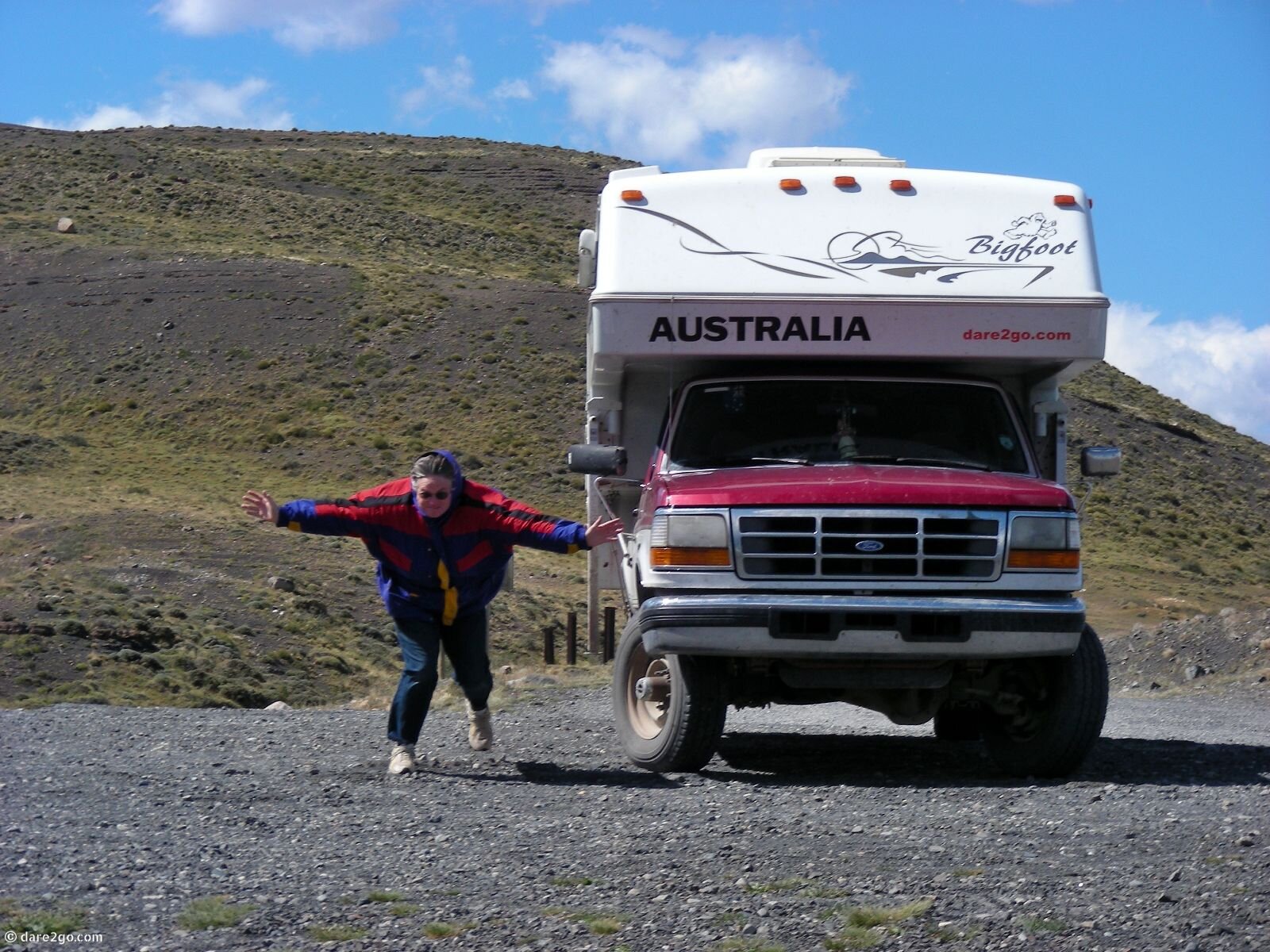 04-Feb2009-Chile-Patagonia-fighting-wind.jpg