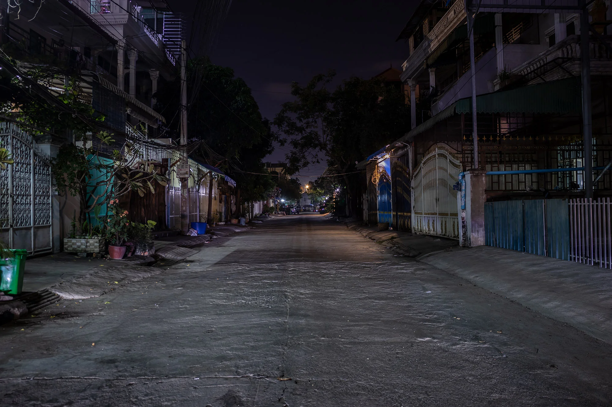 phnom_penh_night_img_6273_46127384082_o.jpg