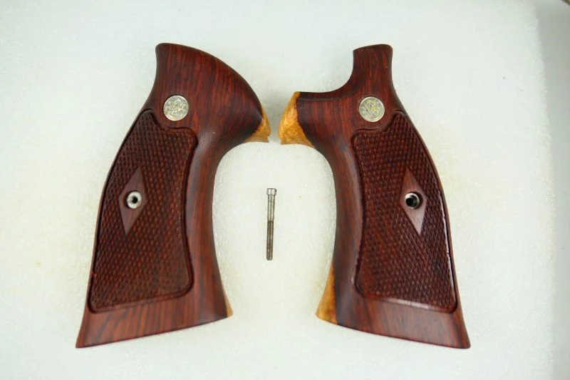 Handgun Grip for a S&W K or L frame, square butt handgun (P1210600)