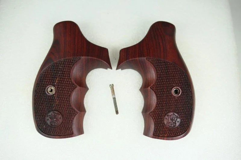 Handgun Grip for a  Smith & Wesson K or L frame with a round butt (P1180703)