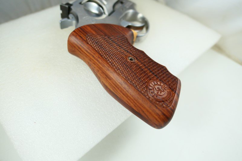 thumbnail image 2 of Two-Tone Wood Grips For Taurus Medium/Large Frame Square Butt - .357/.38 - Handmade 2 of 6