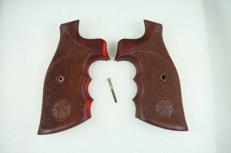Handgun grips for a S&W K or L frame with a square or round butt (P1180913)