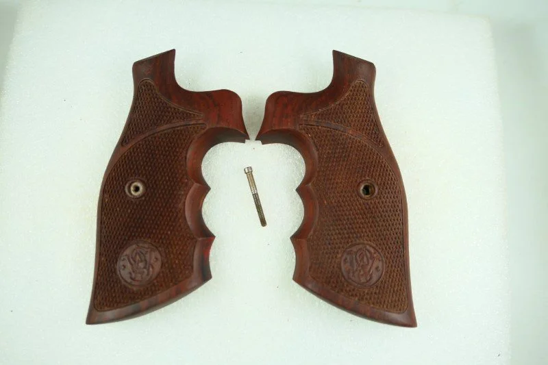 Handgun grips for a S&W K or L frame with a square or round butt (P1180925)