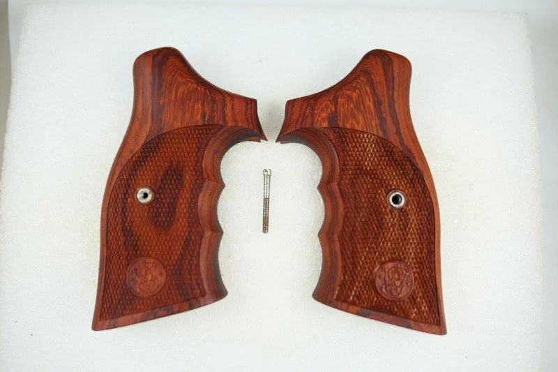 Handgun grips for a S&W K or L frame with a square or round butt (P1200948)
